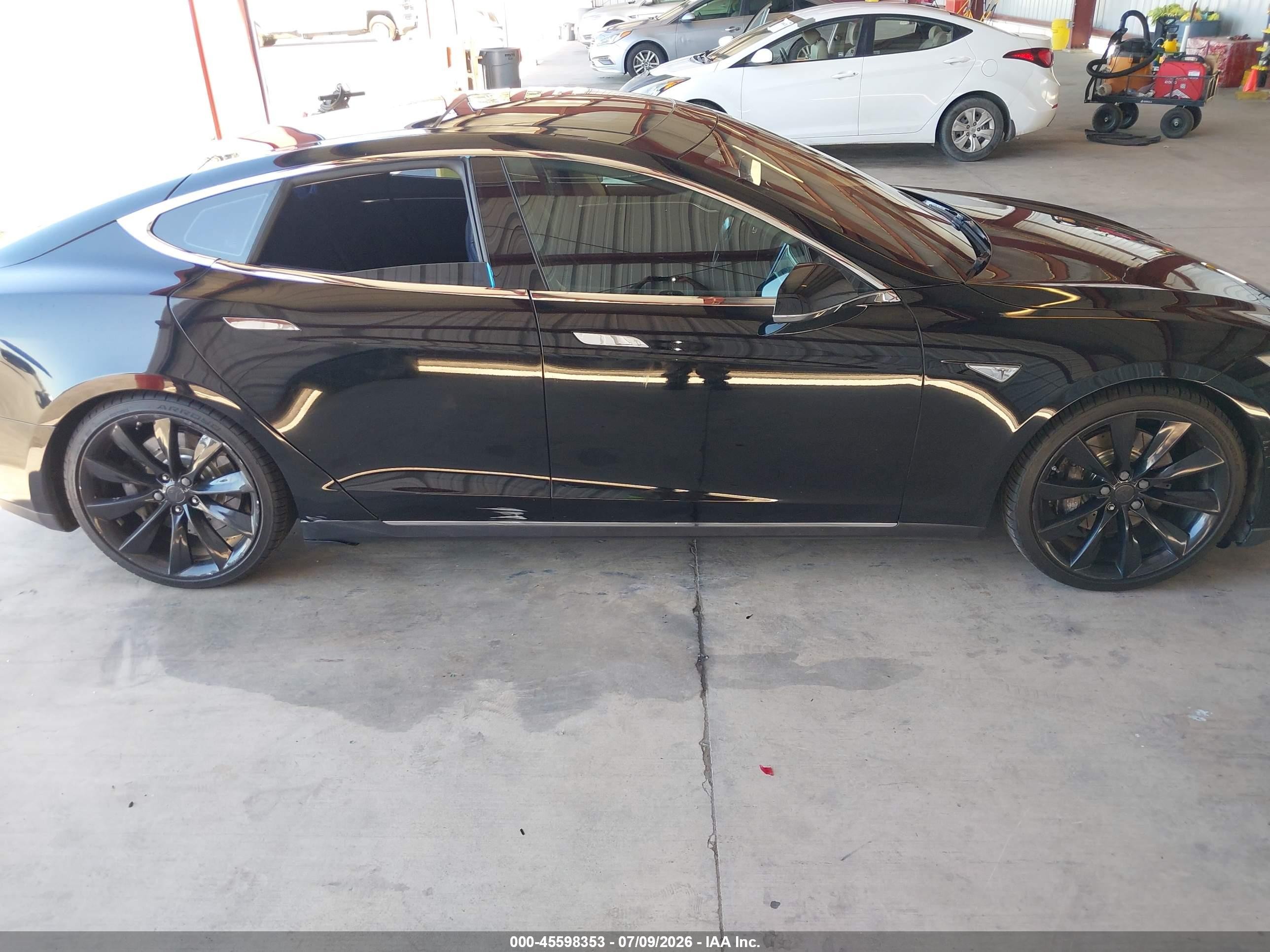 2013 Tesla Model S   Black vin: 5YJSA1CGXDFP12933
