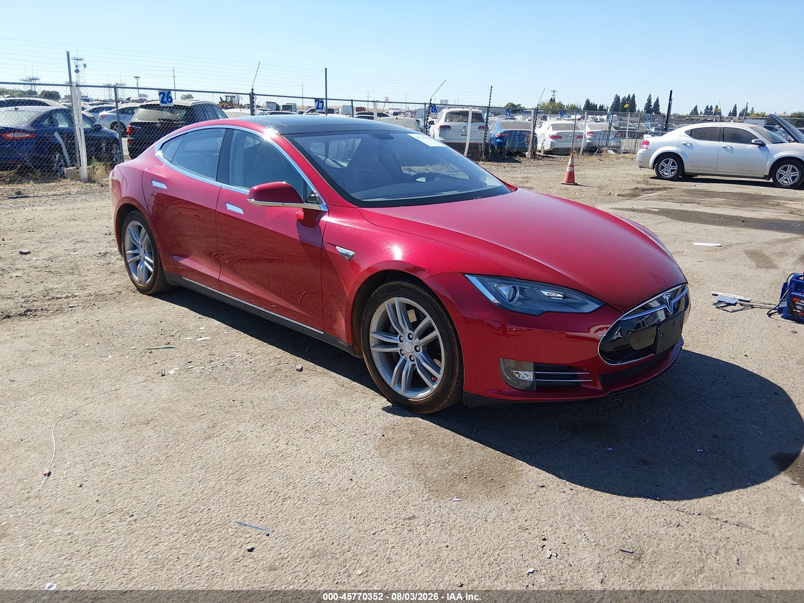 2013 Tesla Model S   Red vin: 5YJSA1CGXDFP23074