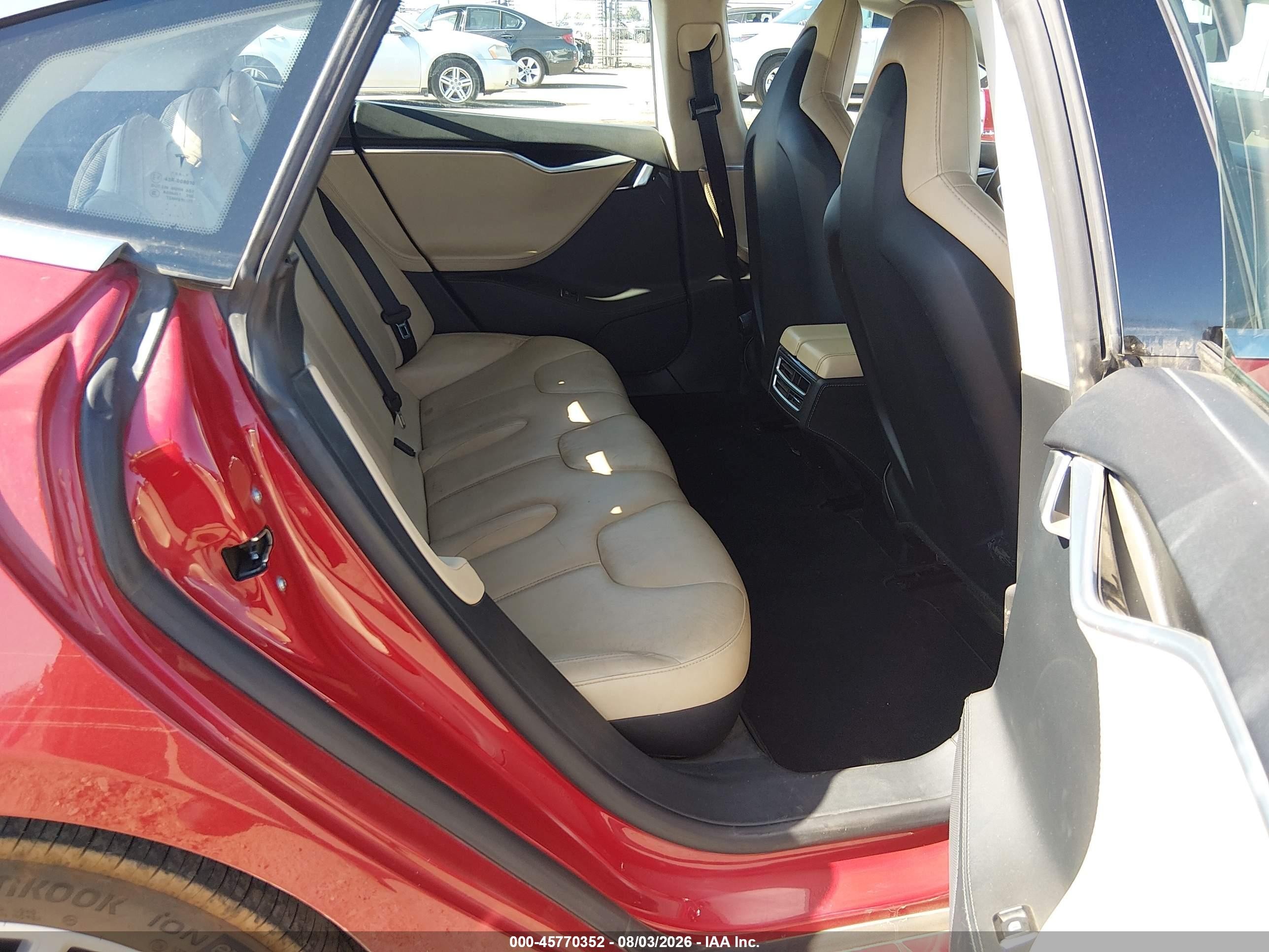2013 Tesla Model S   Red vin: 5YJSA1CGXDFP23074
