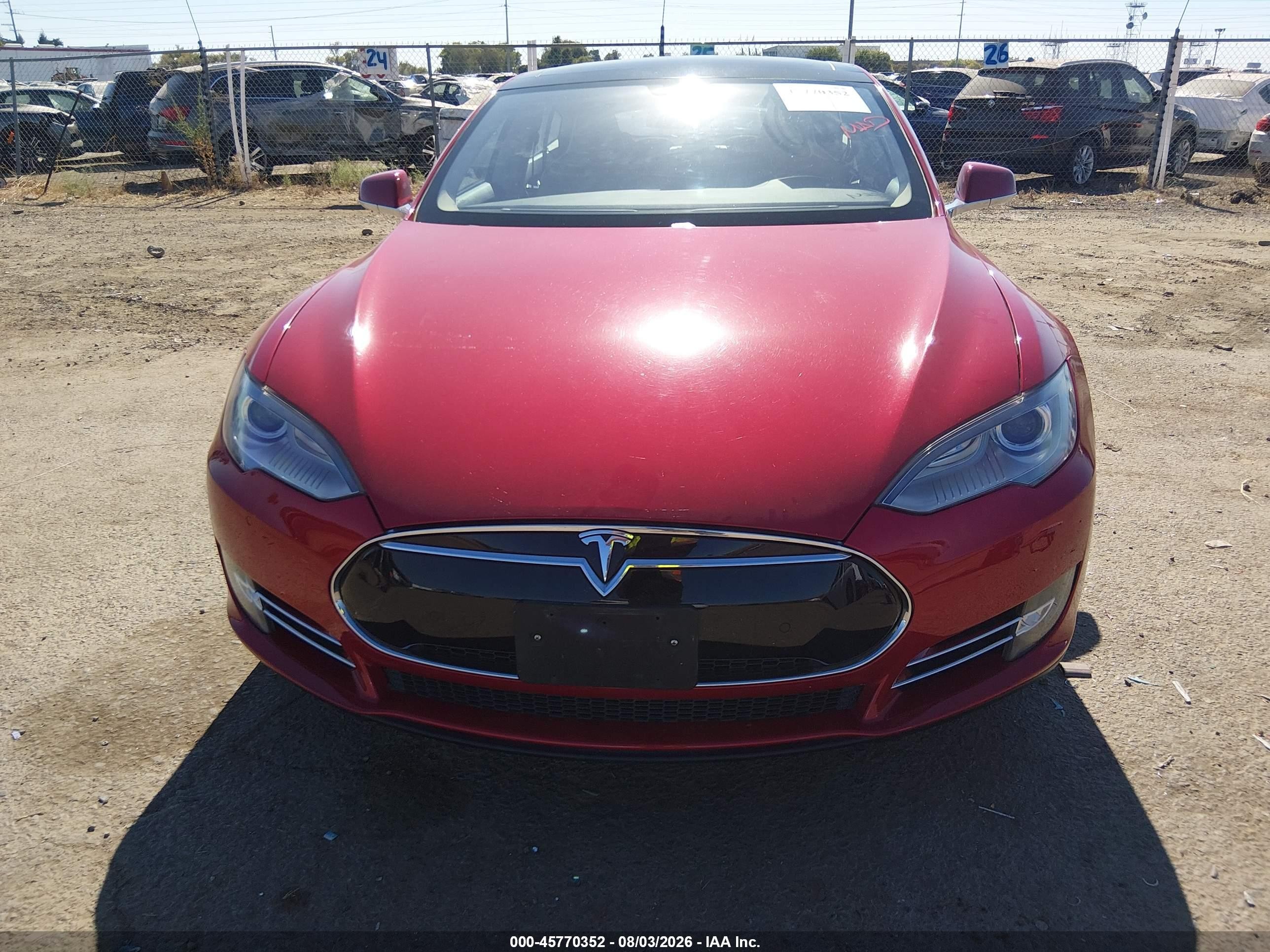 2013 Tesla Model S   Red vin: 5YJSA1CGXDFP23074