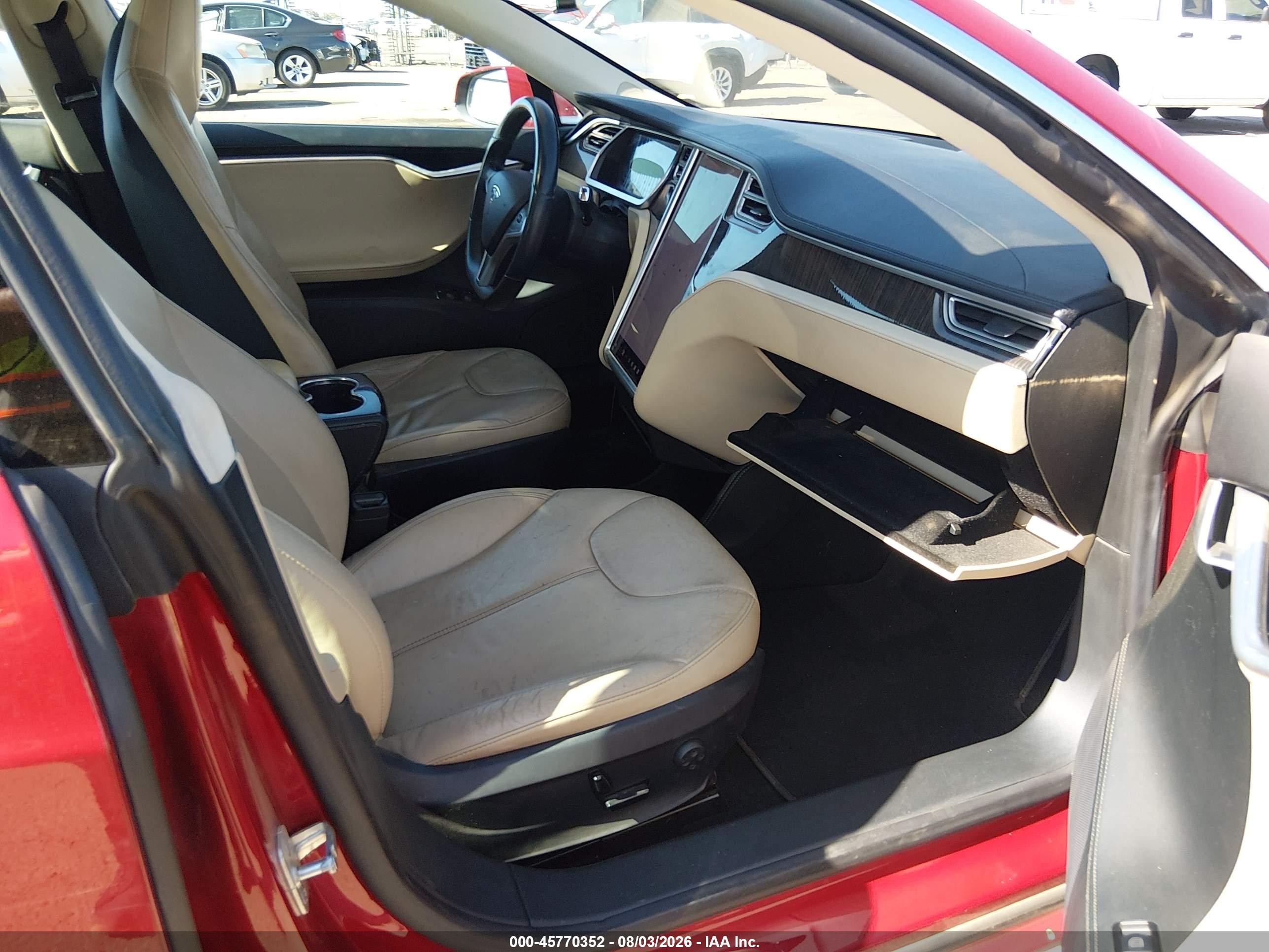 2013 Tesla Model S   Red vin: 5YJSA1CGXDFP23074