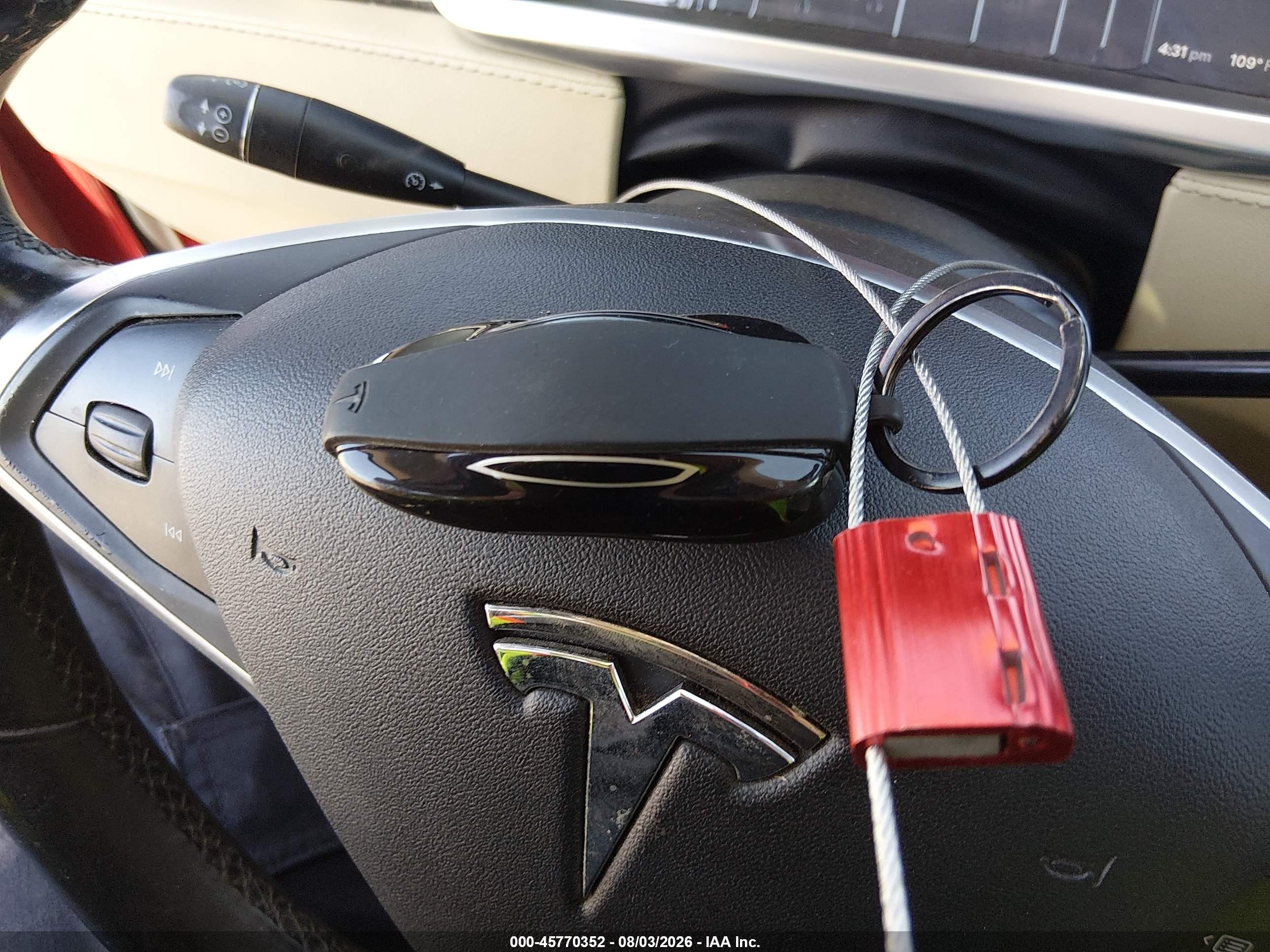 2013 Tesla Model S   Red vin: 5YJSA1CGXDFP23074