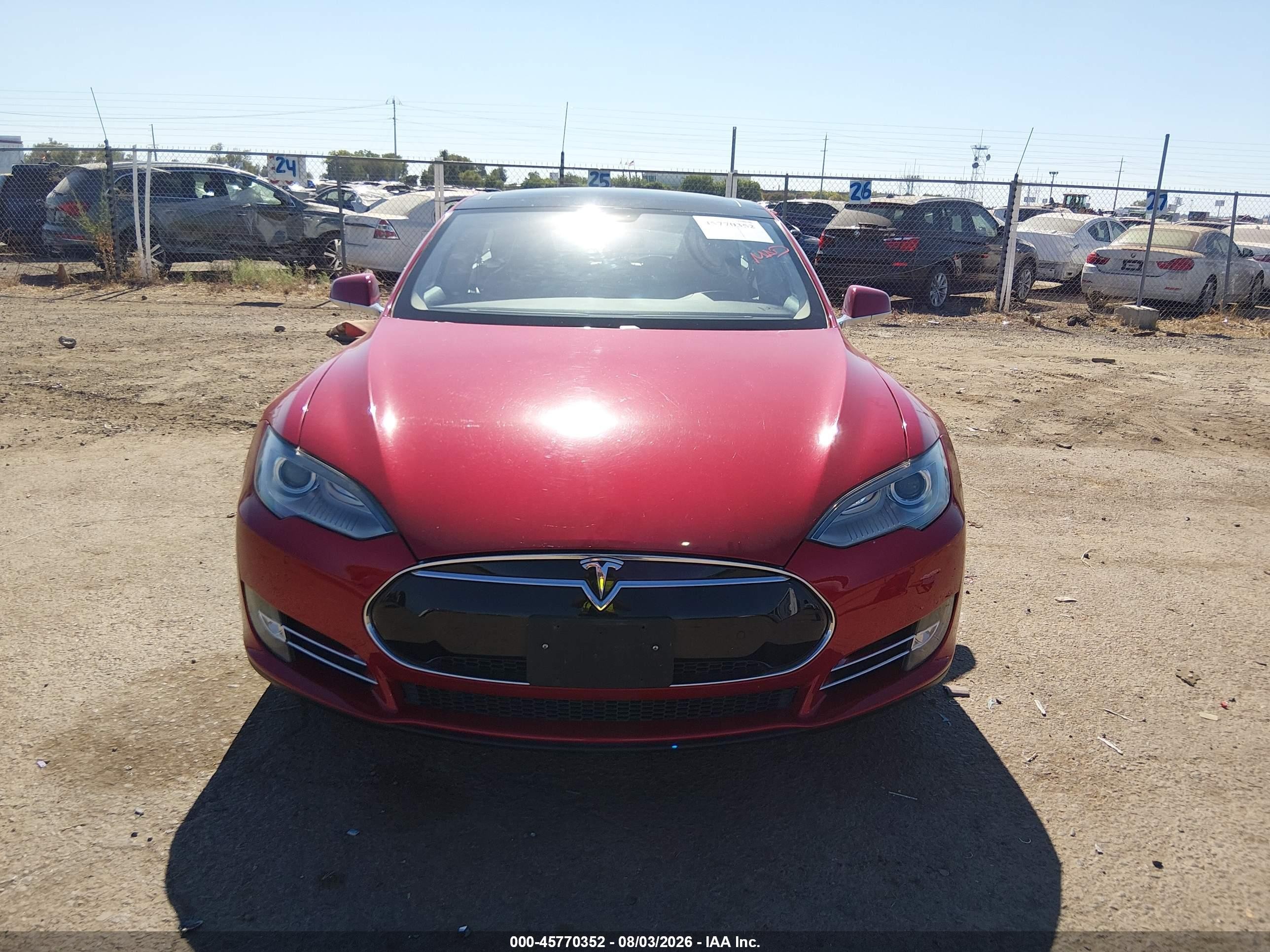 2013 Tesla Model S   Red vin: 5YJSA1CGXDFP23074