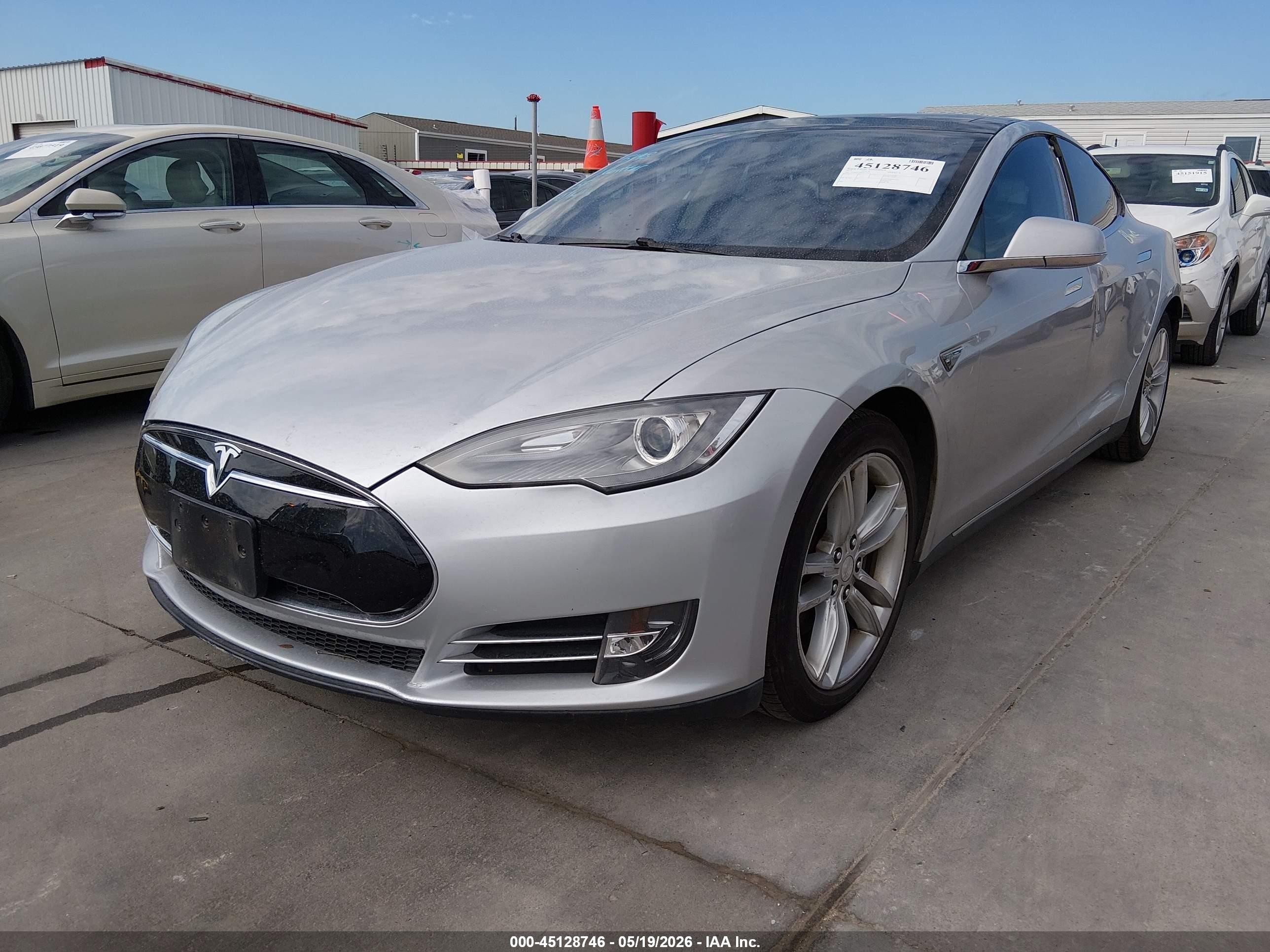 2013 Tesla Model S   Silver vin: 5YJSA1CN0DFP17217