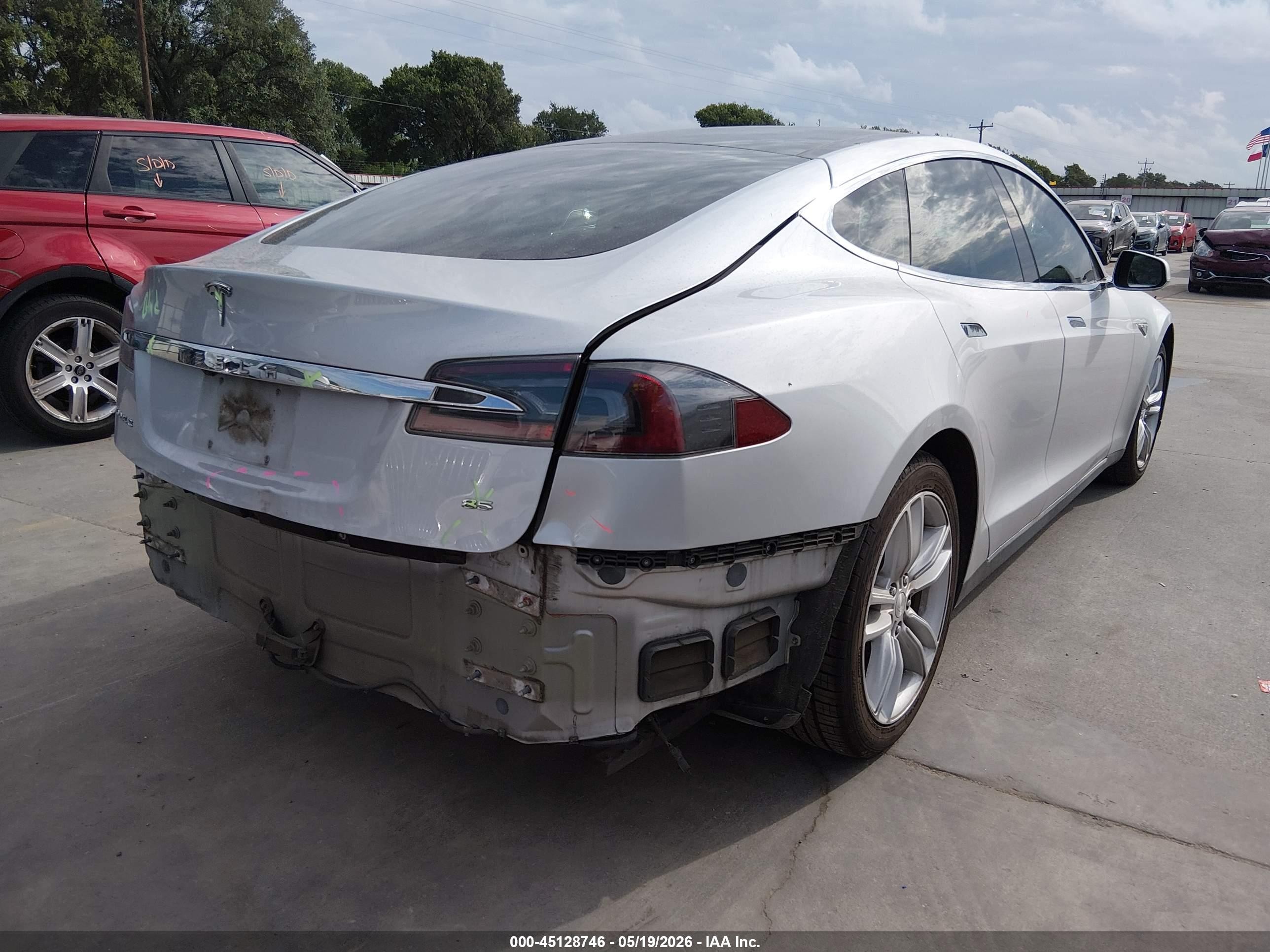 2013 Tesla Model S   Silver vin: 5YJSA1CN0DFP17217