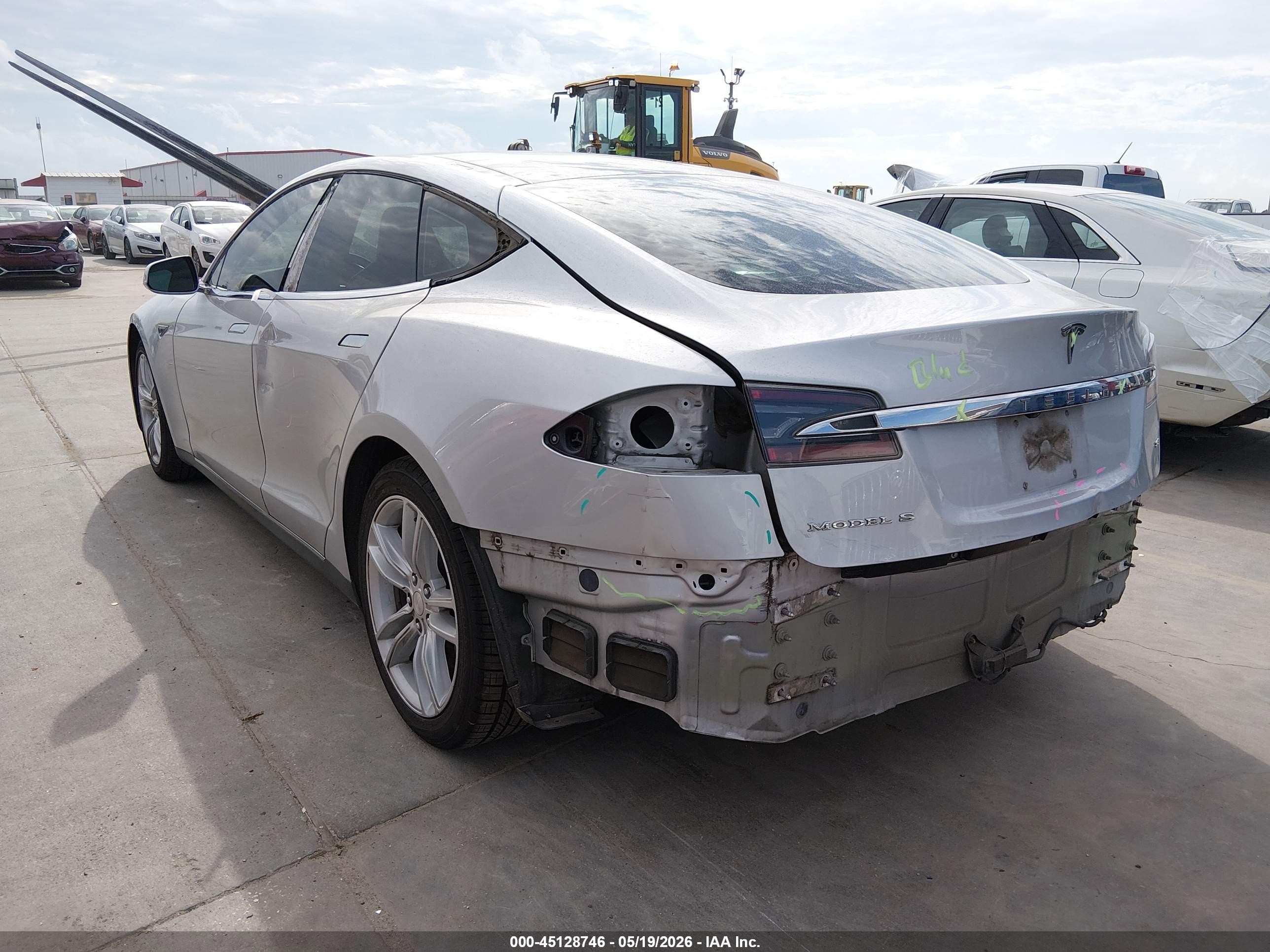 2013 Tesla Model S   Silver vin: 5YJSA1CN0DFP17217