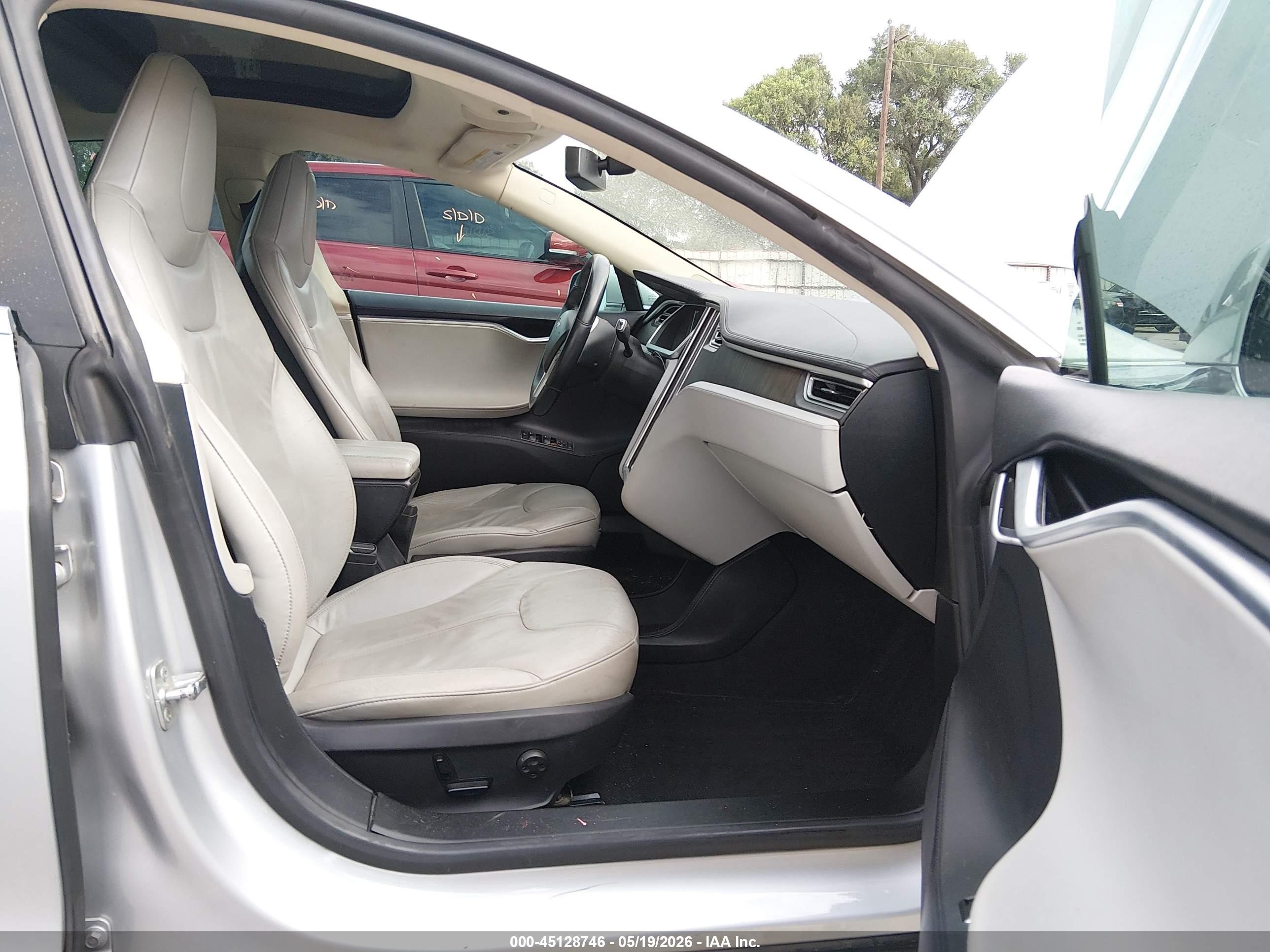2013 Tesla Model S   Silver vin: 5YJSA1CN0DFP17217