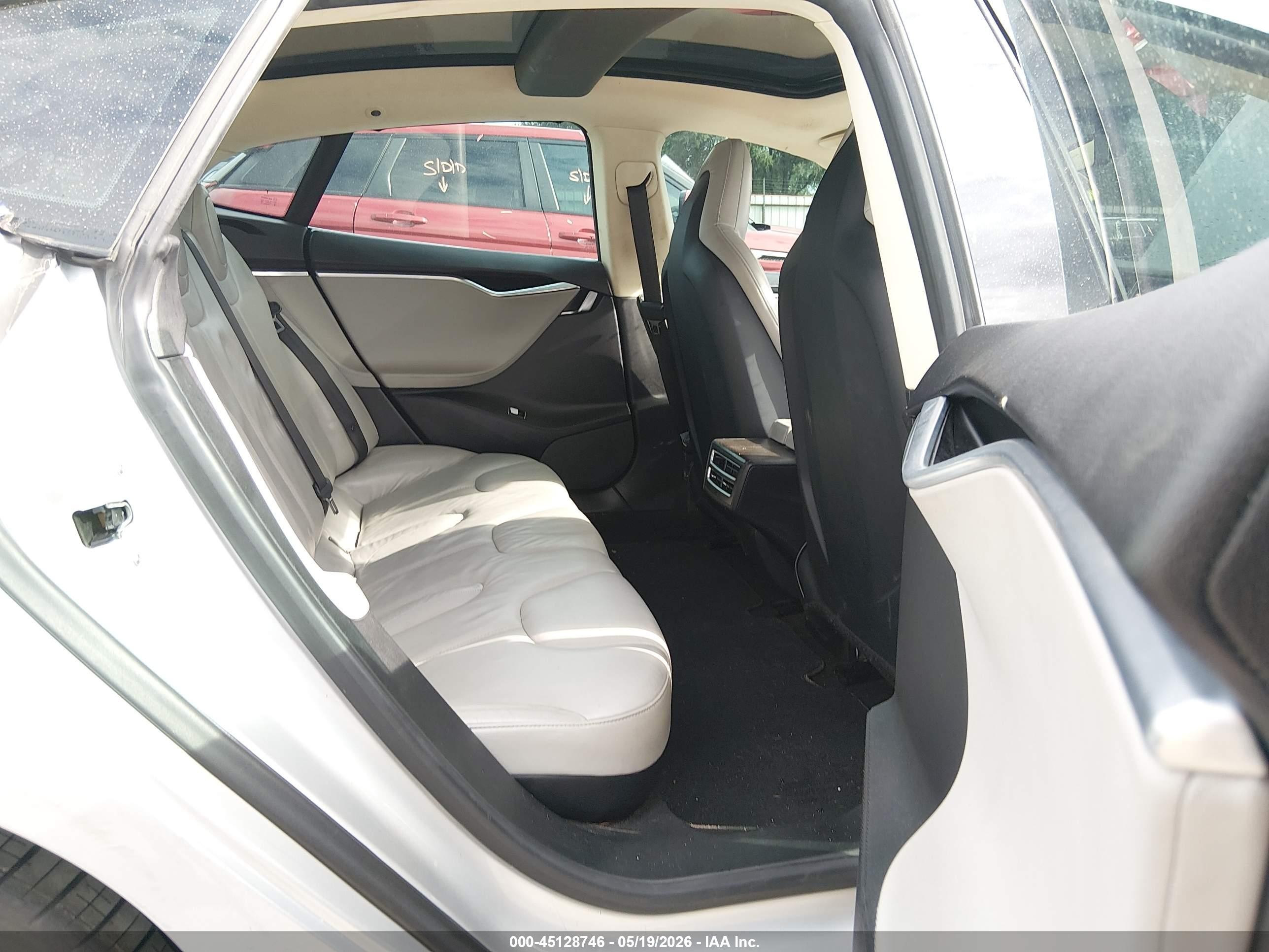 2013 Tesla Model S   Silver vin: 5YJSA1CN0DFP17217