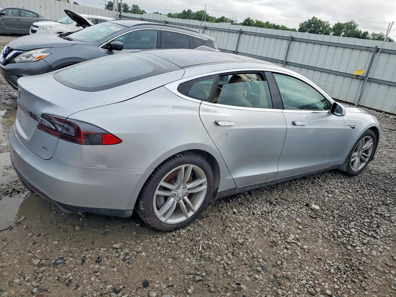 2013 Tesla Model S Silver vin: 5YJSA1CN0DFP22076