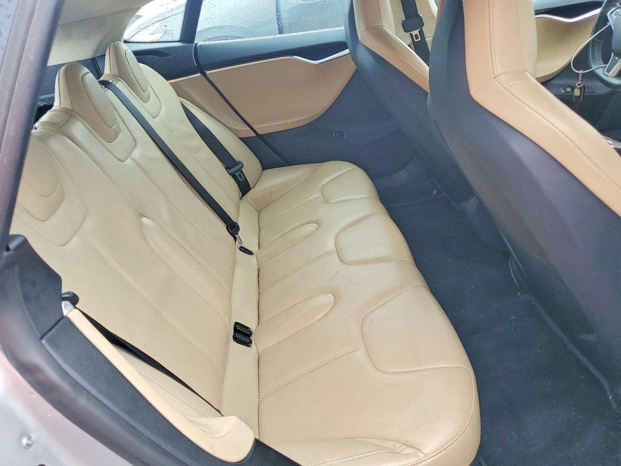 2013 Tesla Model S Silver vin: 5YJSA1CN0DFP22076