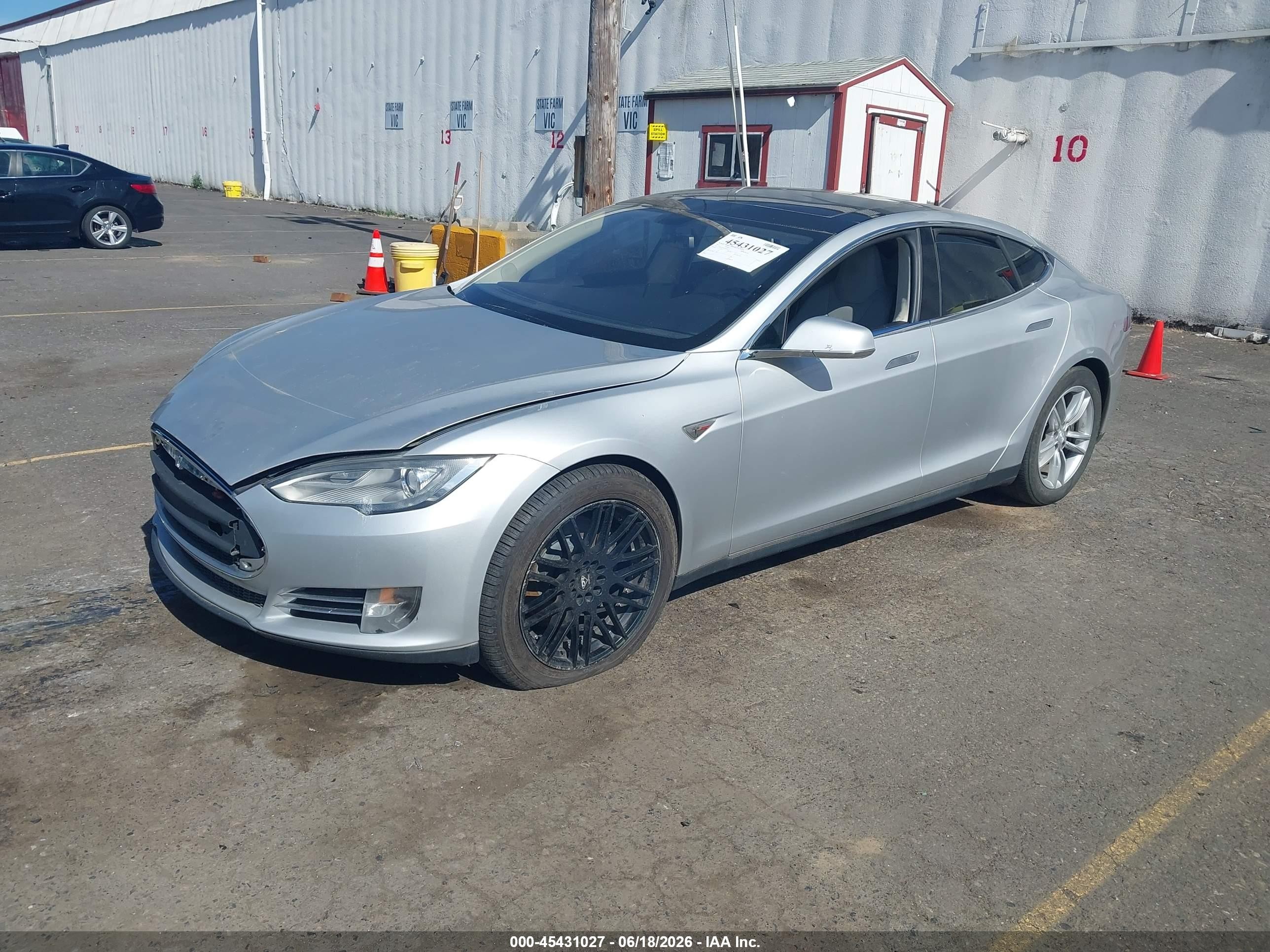 2013 Tesla Model S   Silver vin: 5YJSA1CN1DFP26170