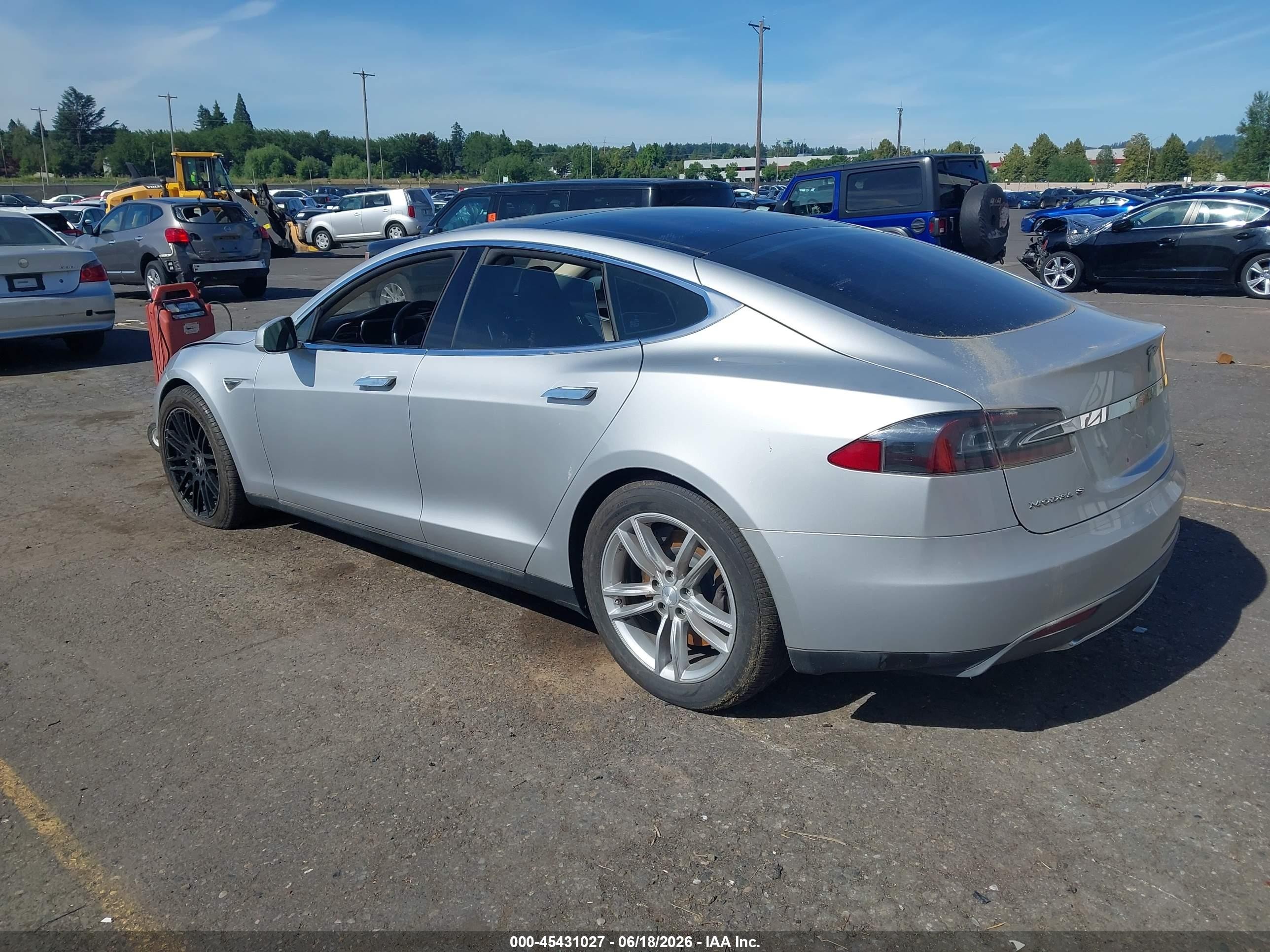 2013 Tesla Model S   Silver vin: 5YJSA1CN1DFP26170