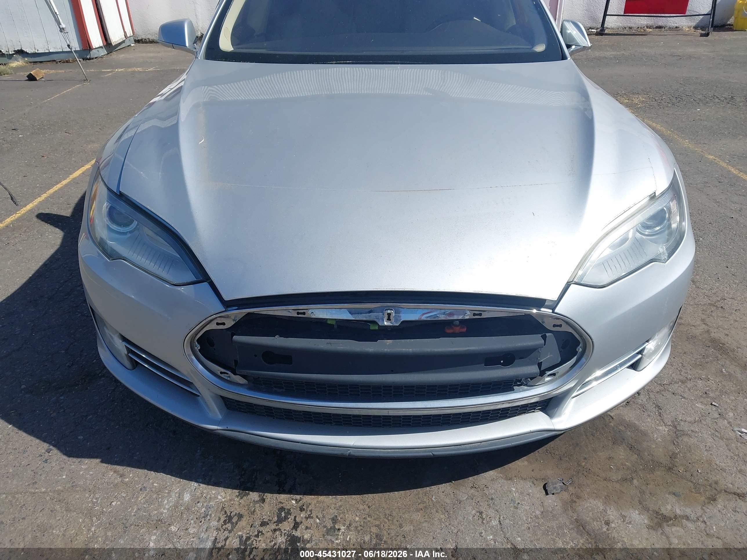 2013 Tesla Model S   Silver vin: 5YJSA1CN1DFP26170