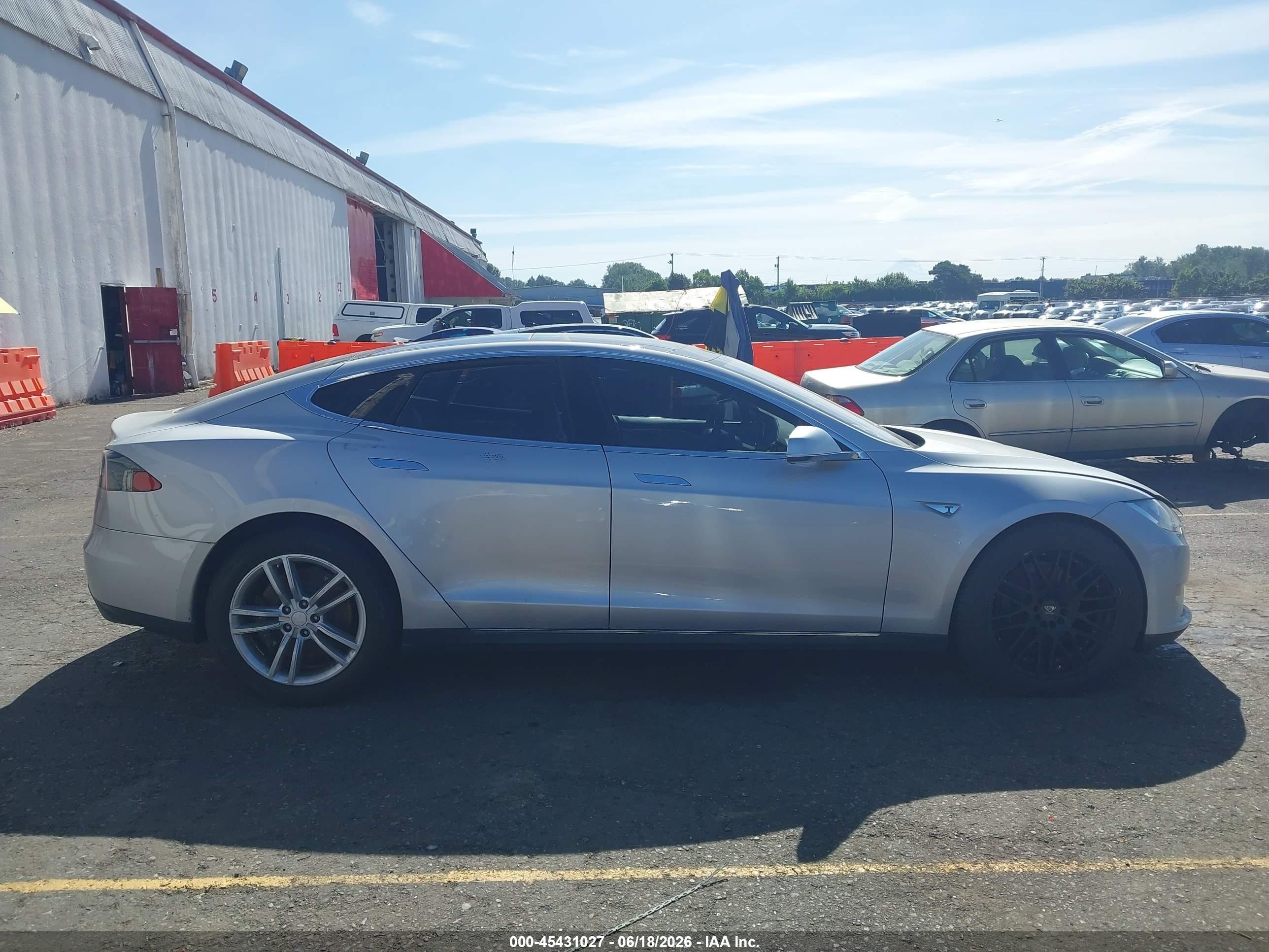 2013 Tesla Model S   Silver vin: 5YJSA1CN1DFP26170