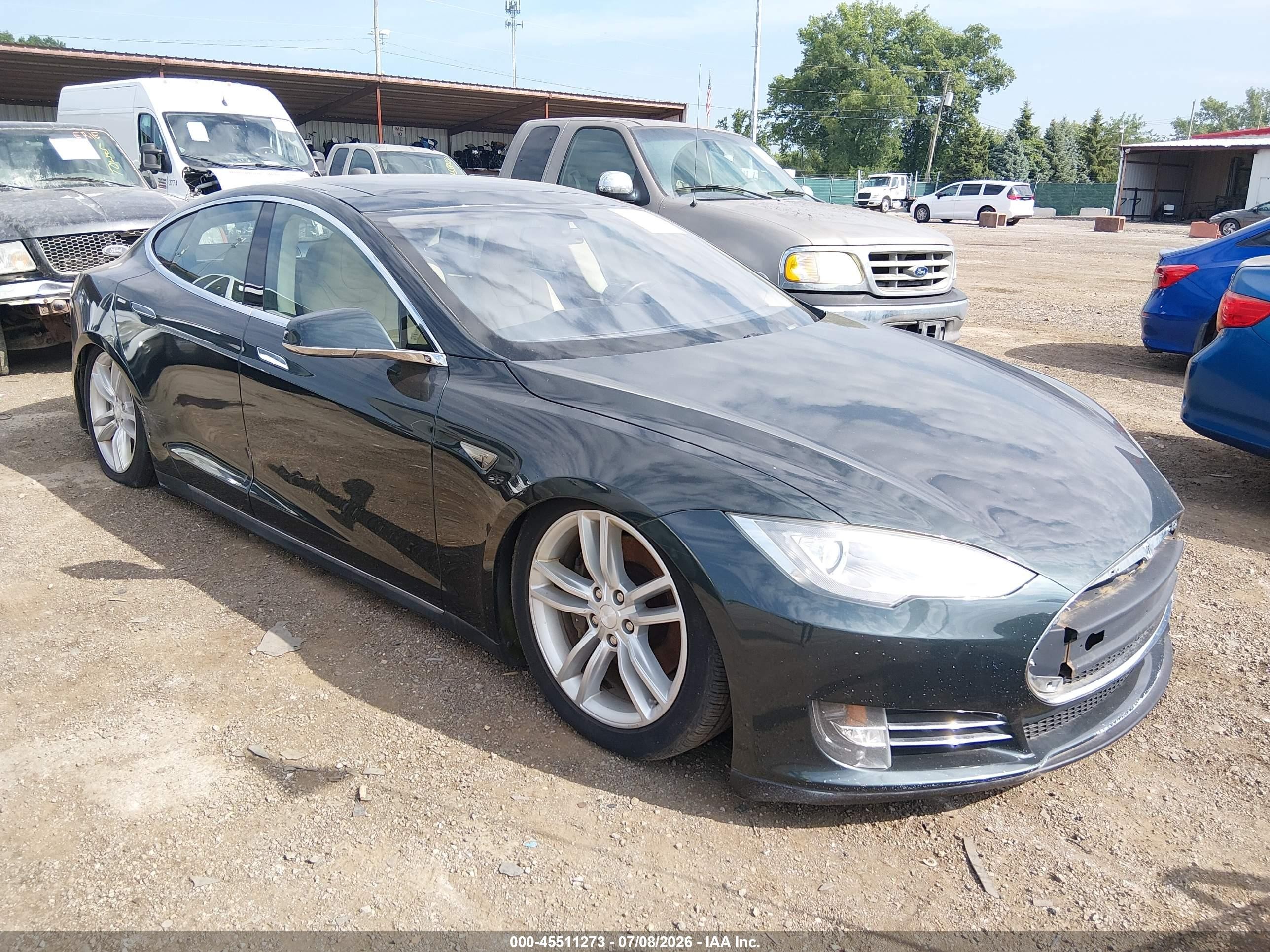 2013 Tesla Model S   Green vin: 5YJSA1CN2DFP05490