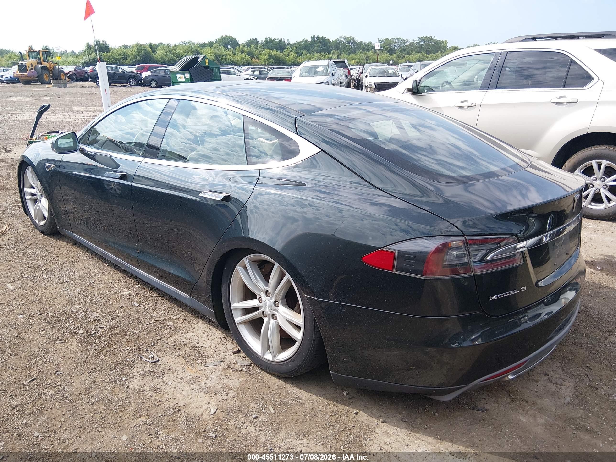 2013 Tesla Model S   Green vin: 5YJSA1CN2DFP05490