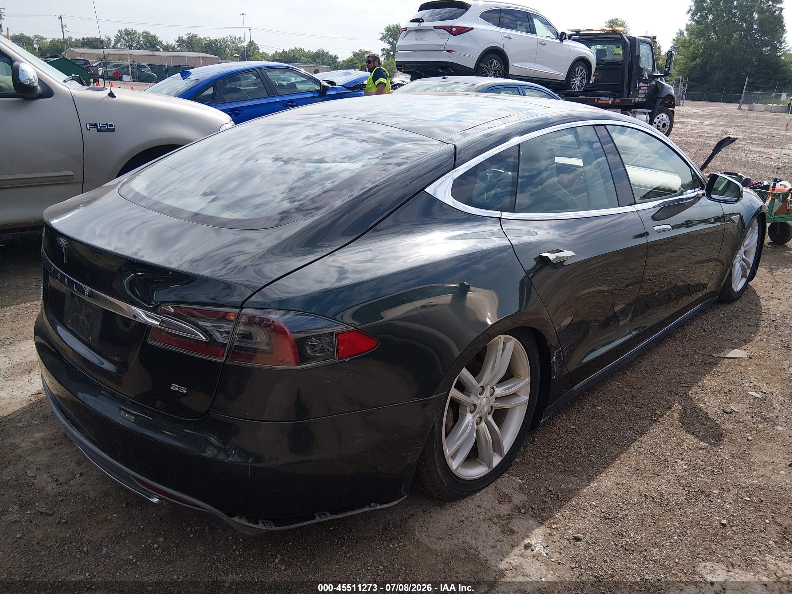 2013 Tesla Model S   Green vin: 5YJSA1CN2DFP05490