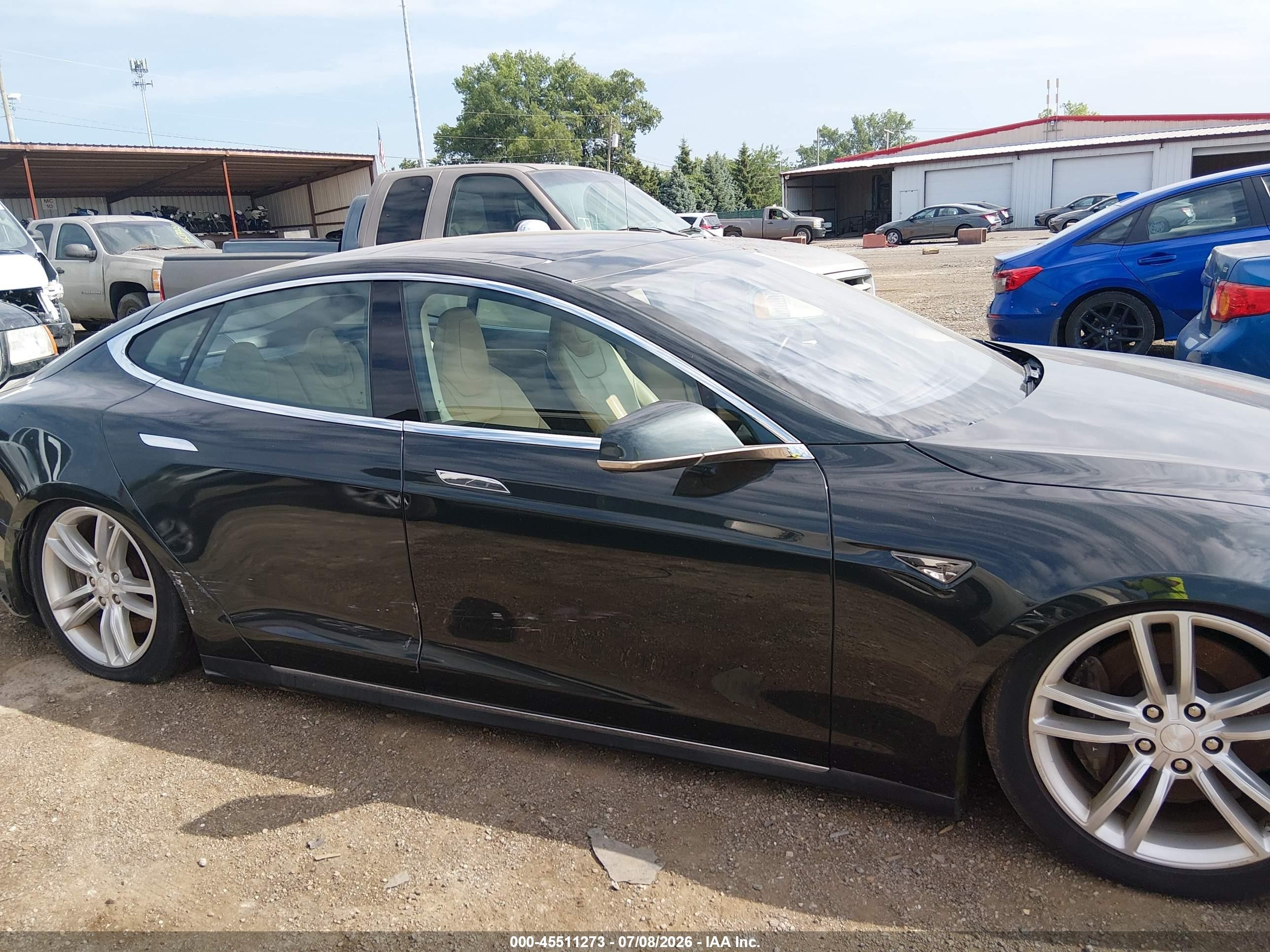 2013 Tesla Model S   Green vin: 5YJSA1CN2DFP05490
