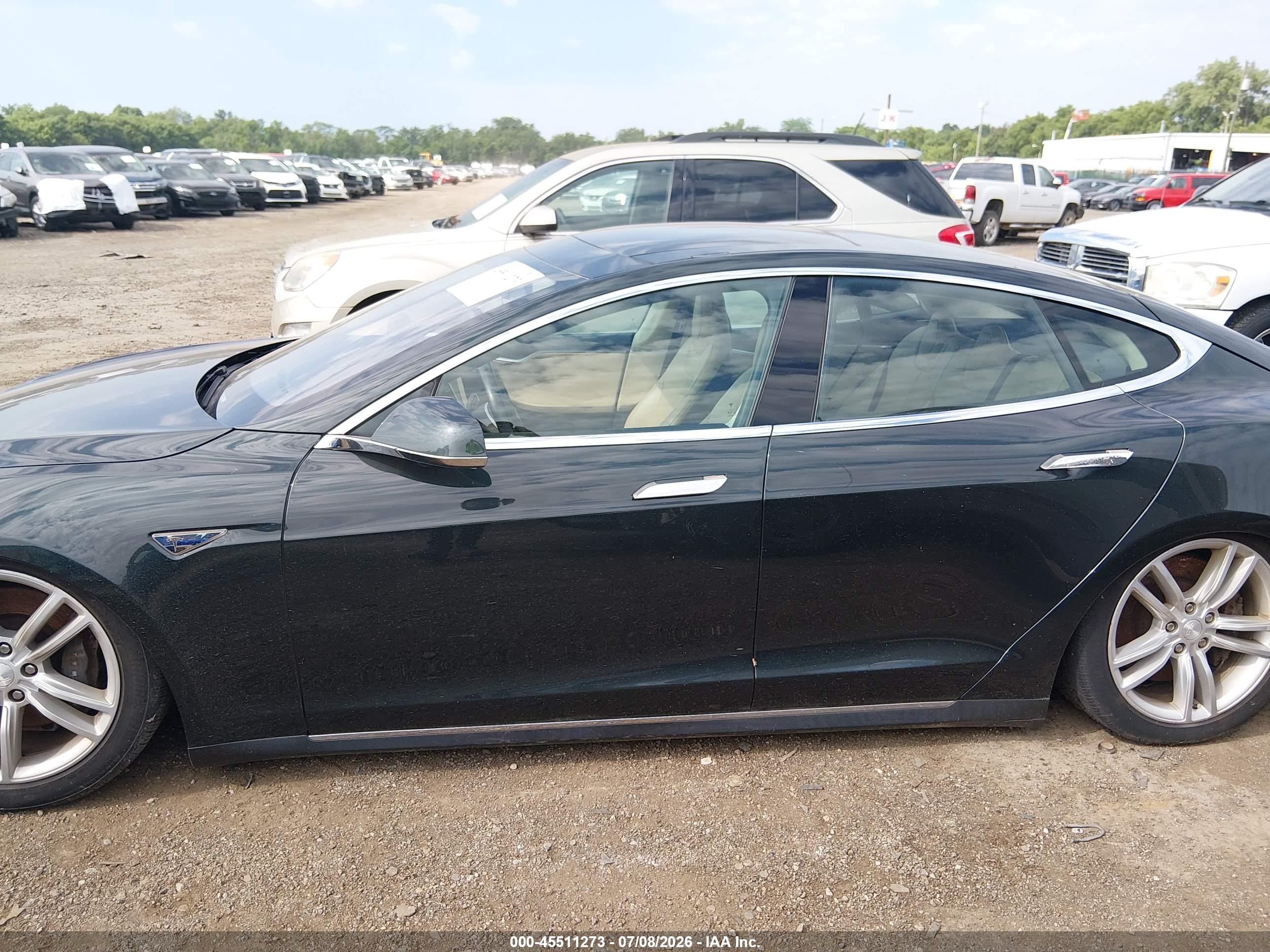 2013 Tesla Model S   Green vin: 5YJSA1CN2DFP05490