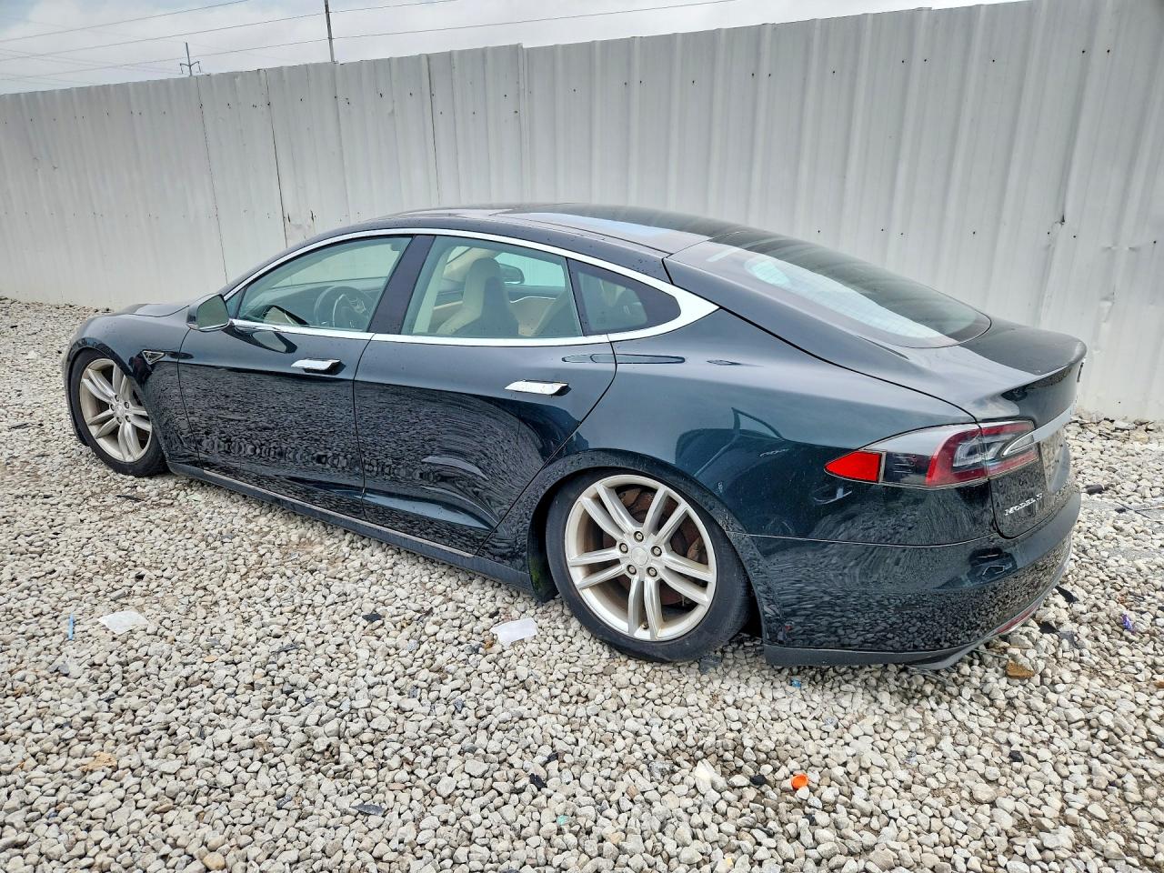2013 Tesla Model S Green vin: 5YJSA1CN2DFP05490
