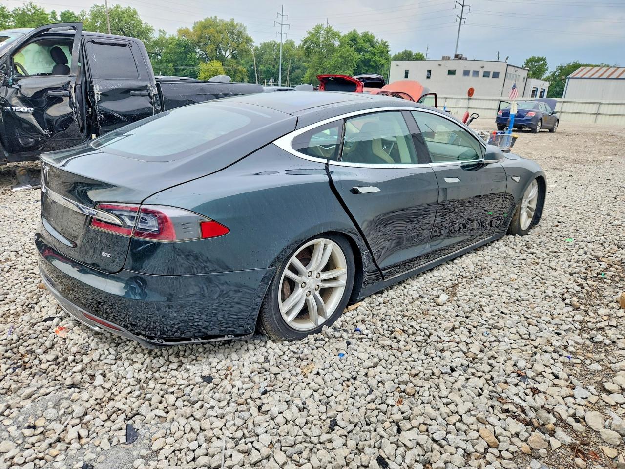 2013 Tesla Model S Green vin: 5YJSA1CN2DFP05490