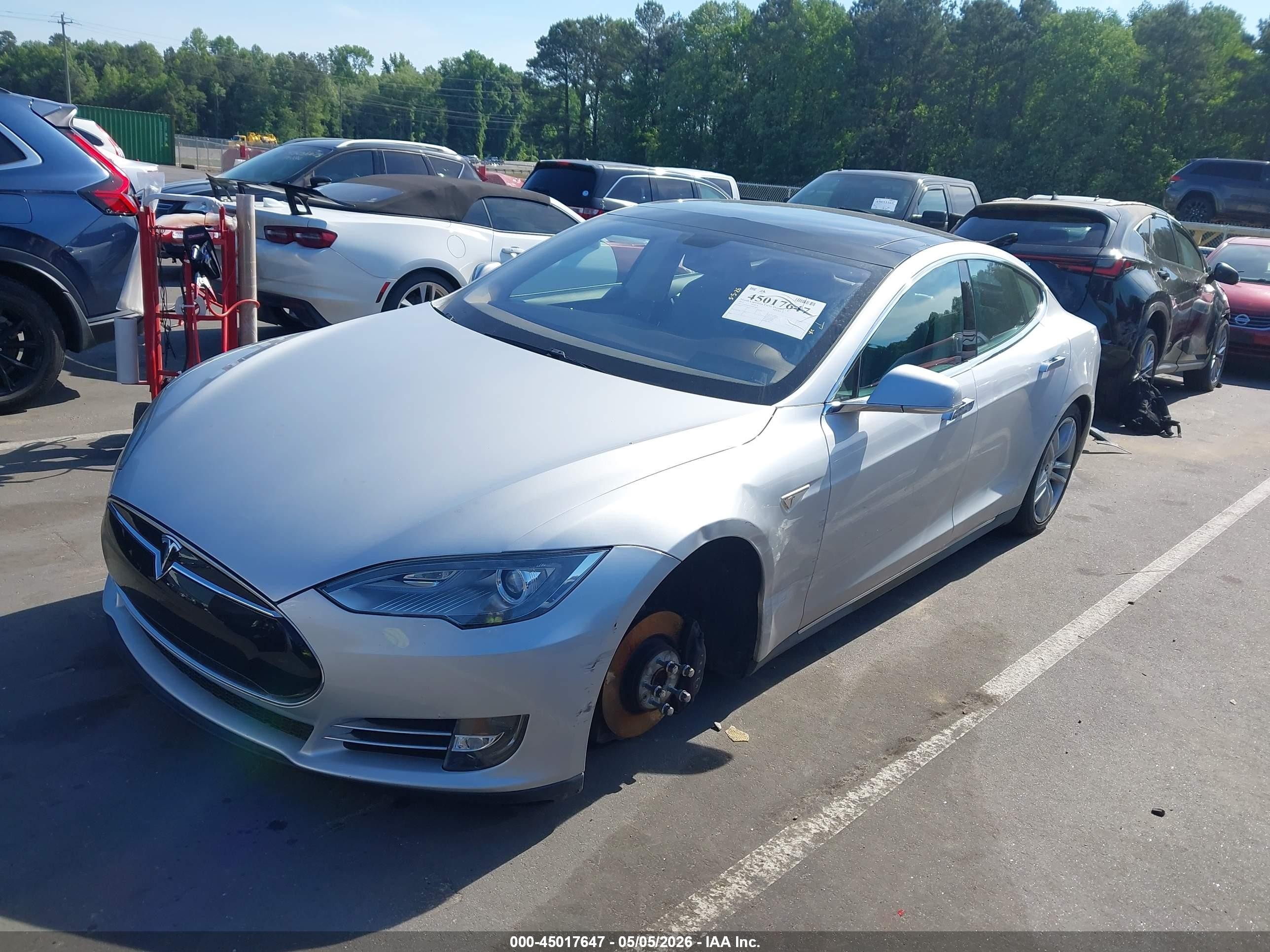 2013 Tesla Model S   Silver vin: 5YJSA1CN2DFP14691