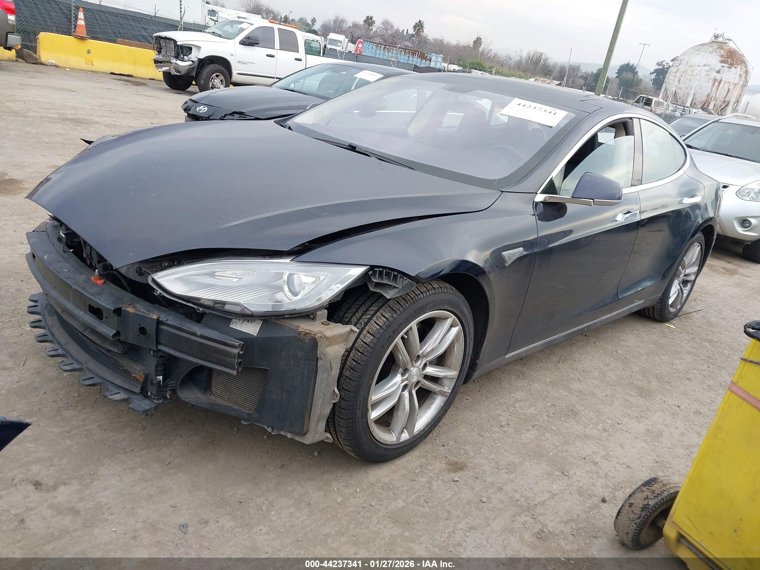 2013 Tesla Model S   Dark Blue vin: 5YJSA1CN2DFP21138