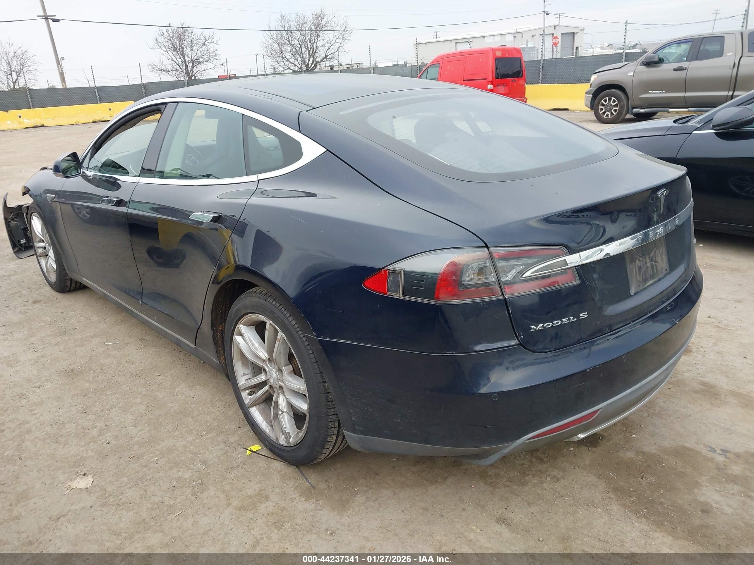 2013 Tesla Model S   Dark Blue vin: 5YJSA1CN2DFP21138