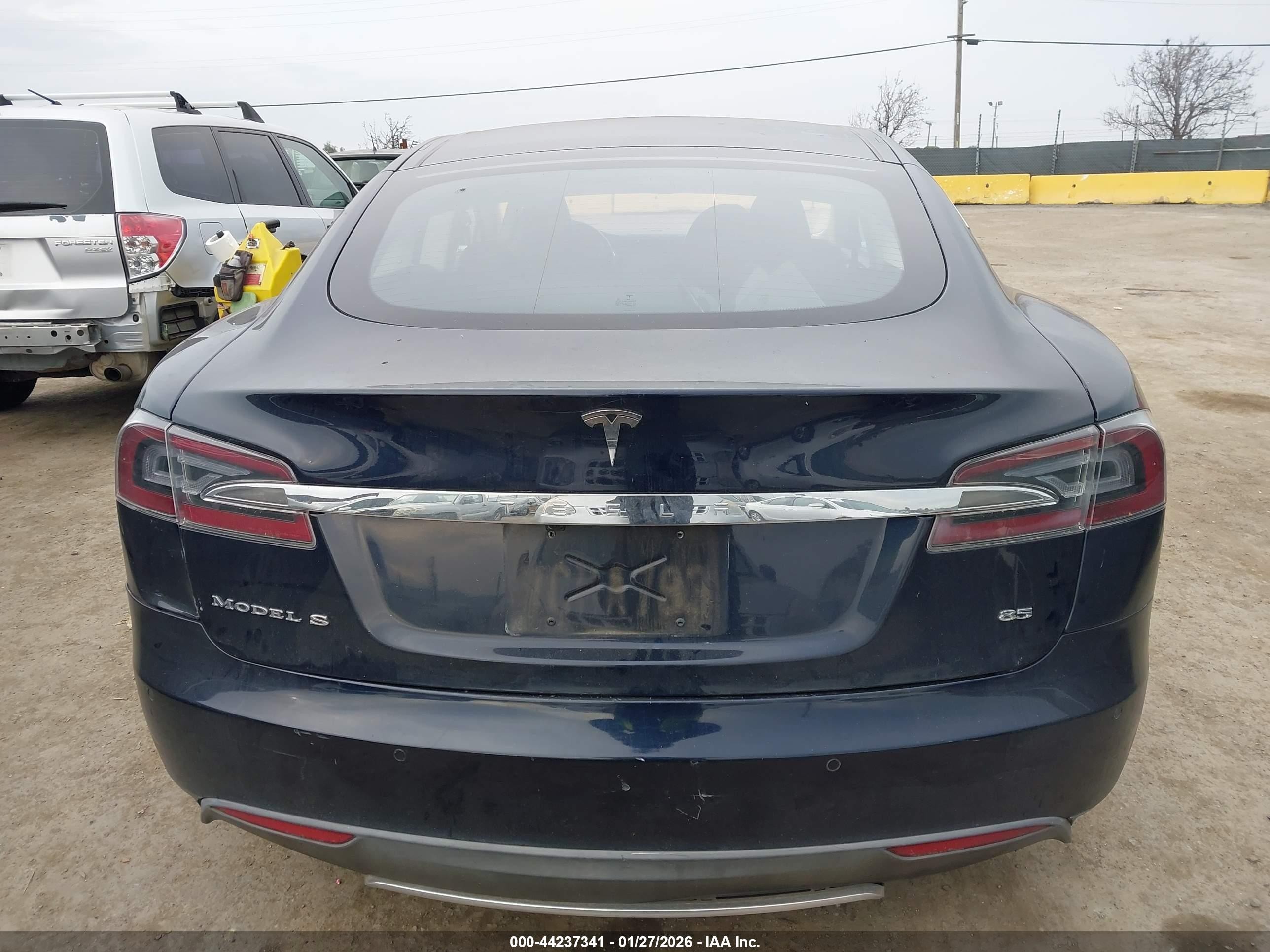 2013 Tesla Model S   Dark Blue vin: 5YJSA1CN2DFP21138