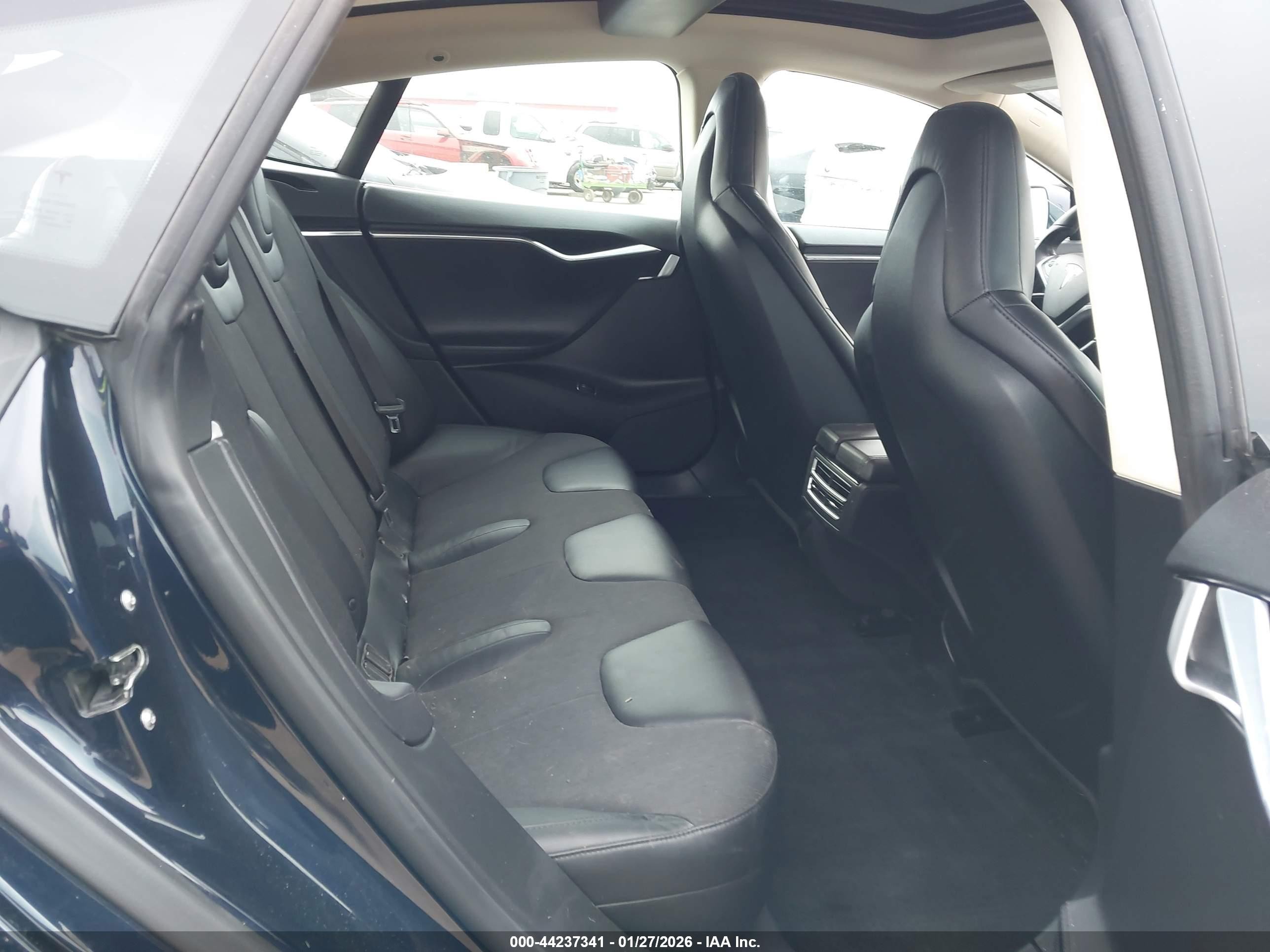 2013 Tesla Model S   Dark Blue vin: 5YJSA1CN2DFP21138