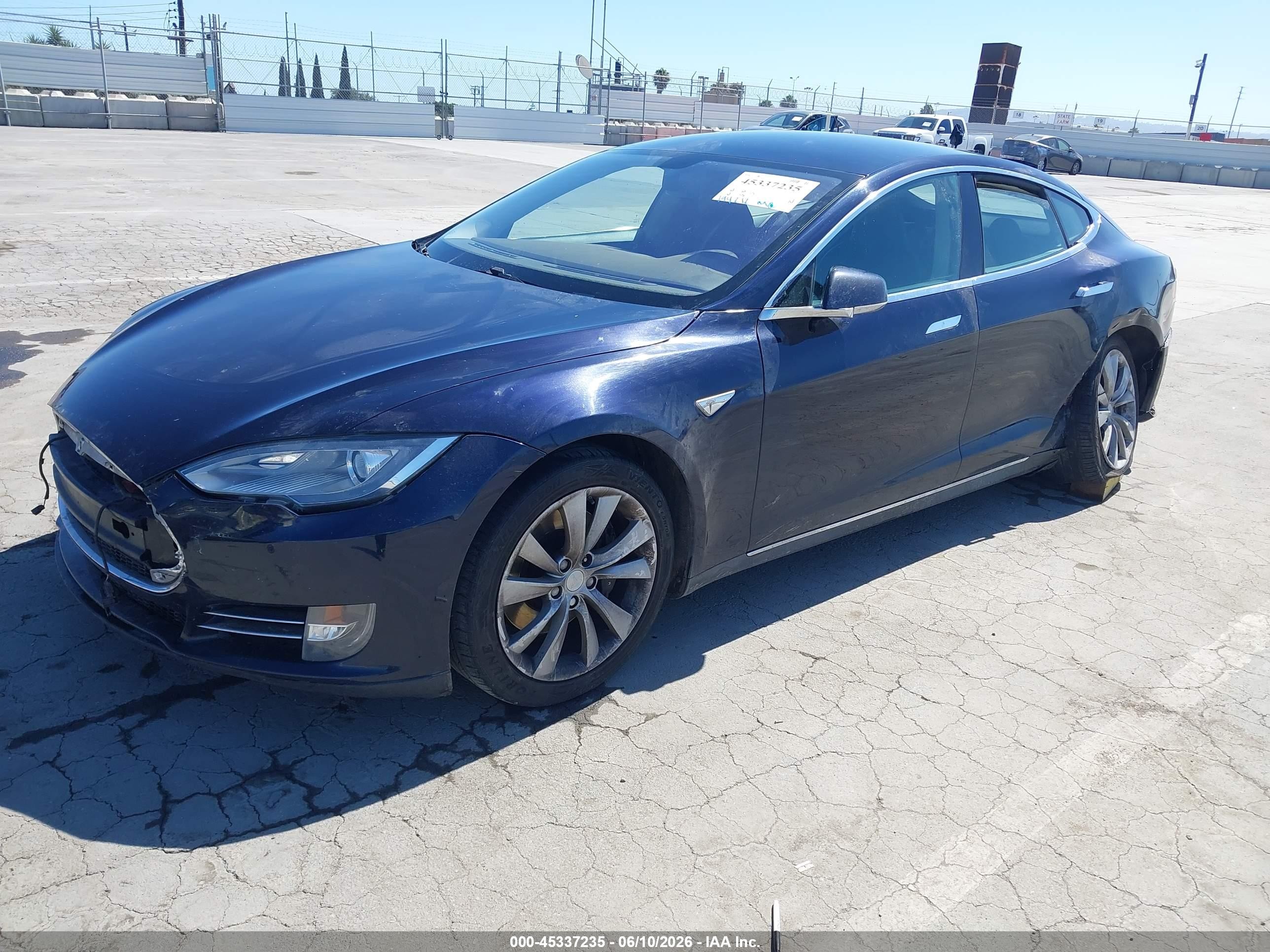 2013 Tesla Model S   Blue vin: 5YJSA1CN2DFP26372
