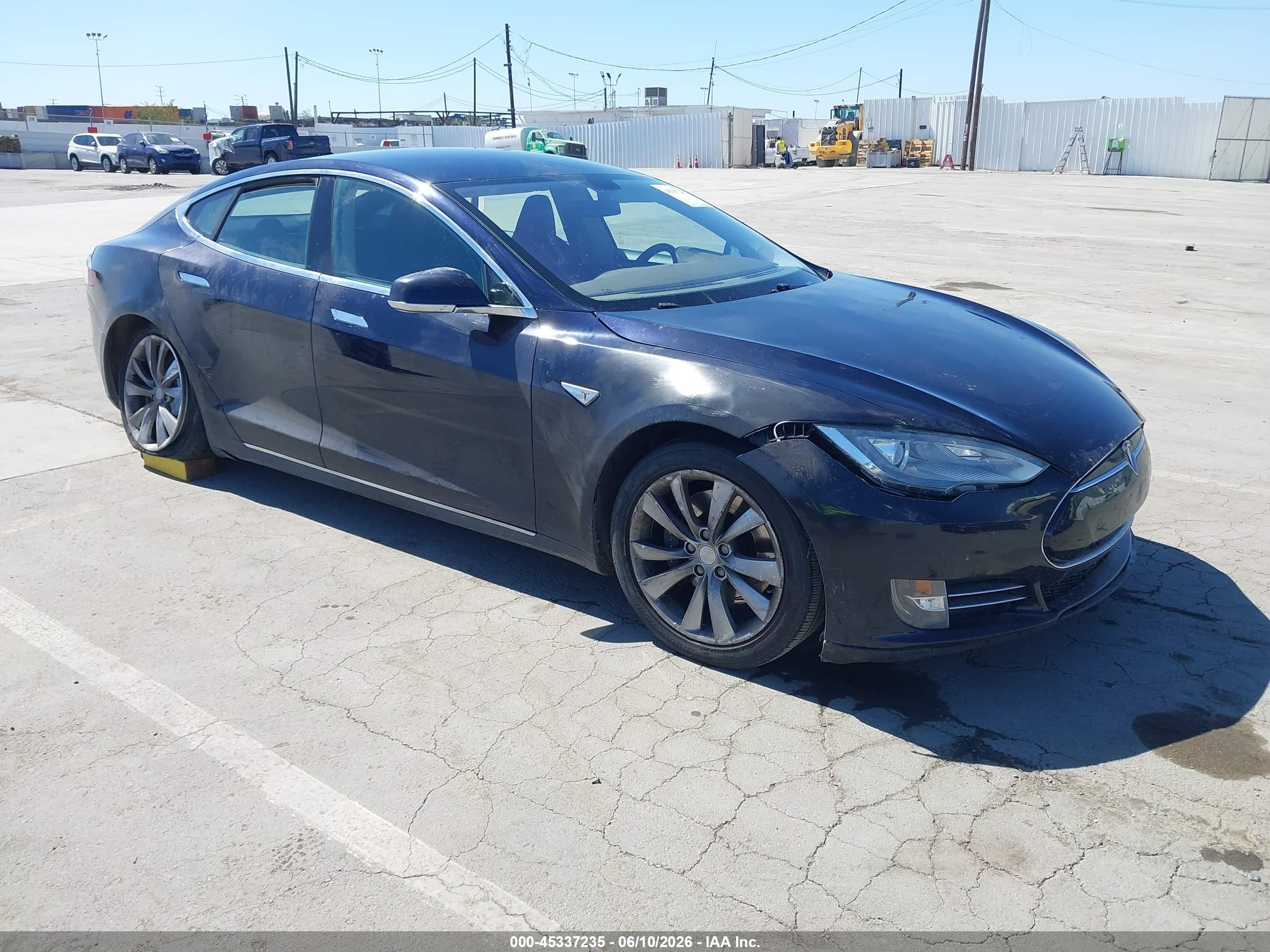 2013 Tesla Model S   Blue vin: 5YJSA1CN2DFP26372