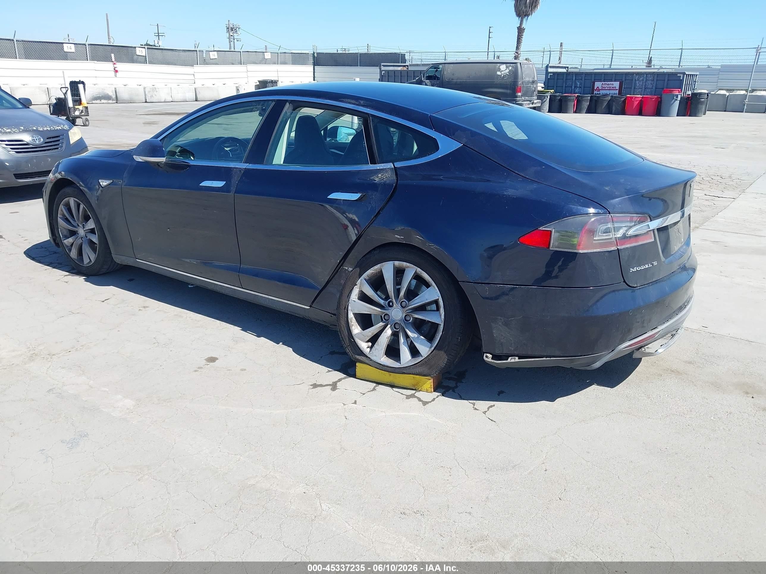 2013 Tesla Model S   Blue vin: 5YJSA1CN2DFP26372