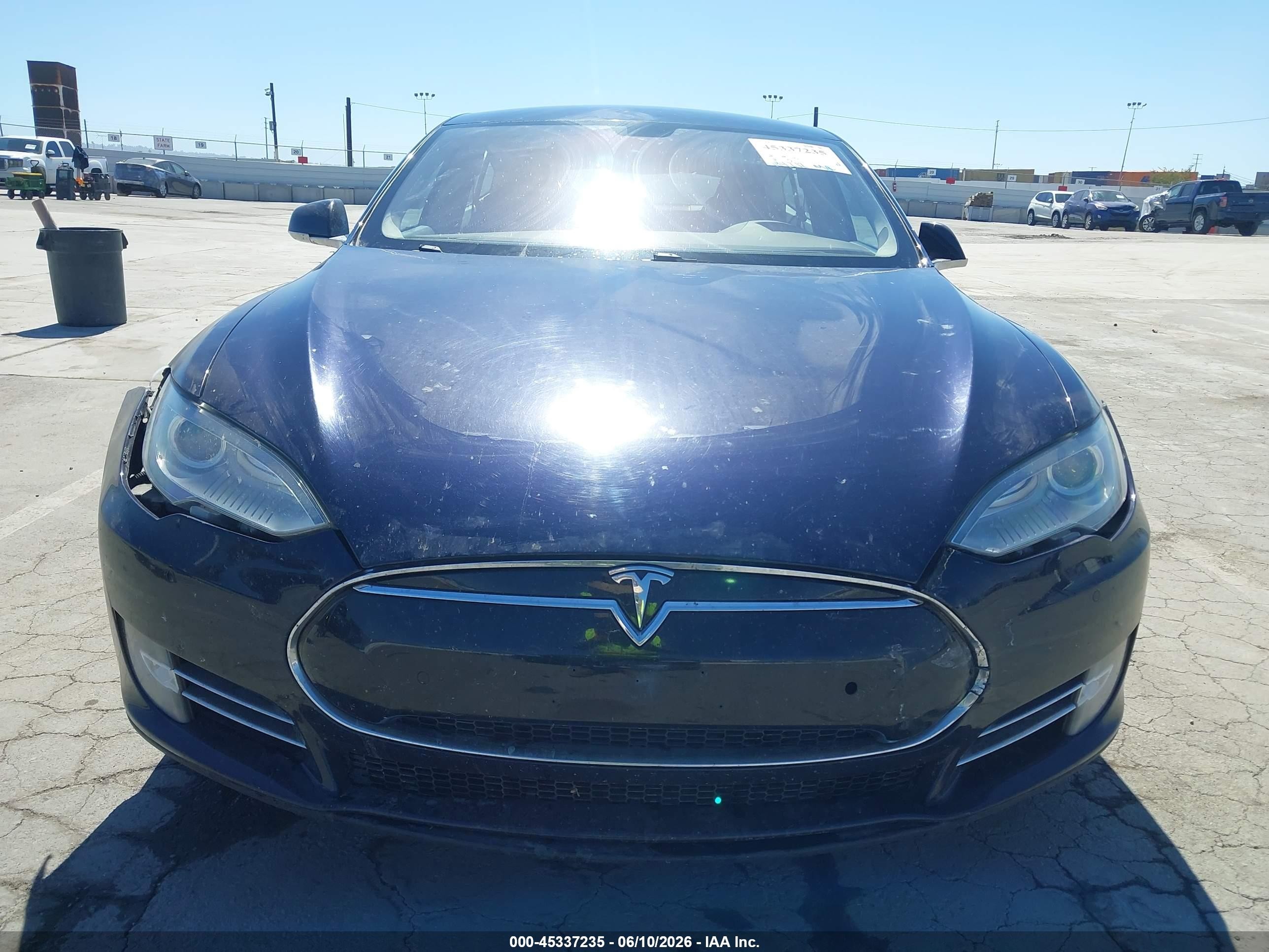 2013 Tesla Model S   Blue vin: 5YJSA1CN2DFP26372