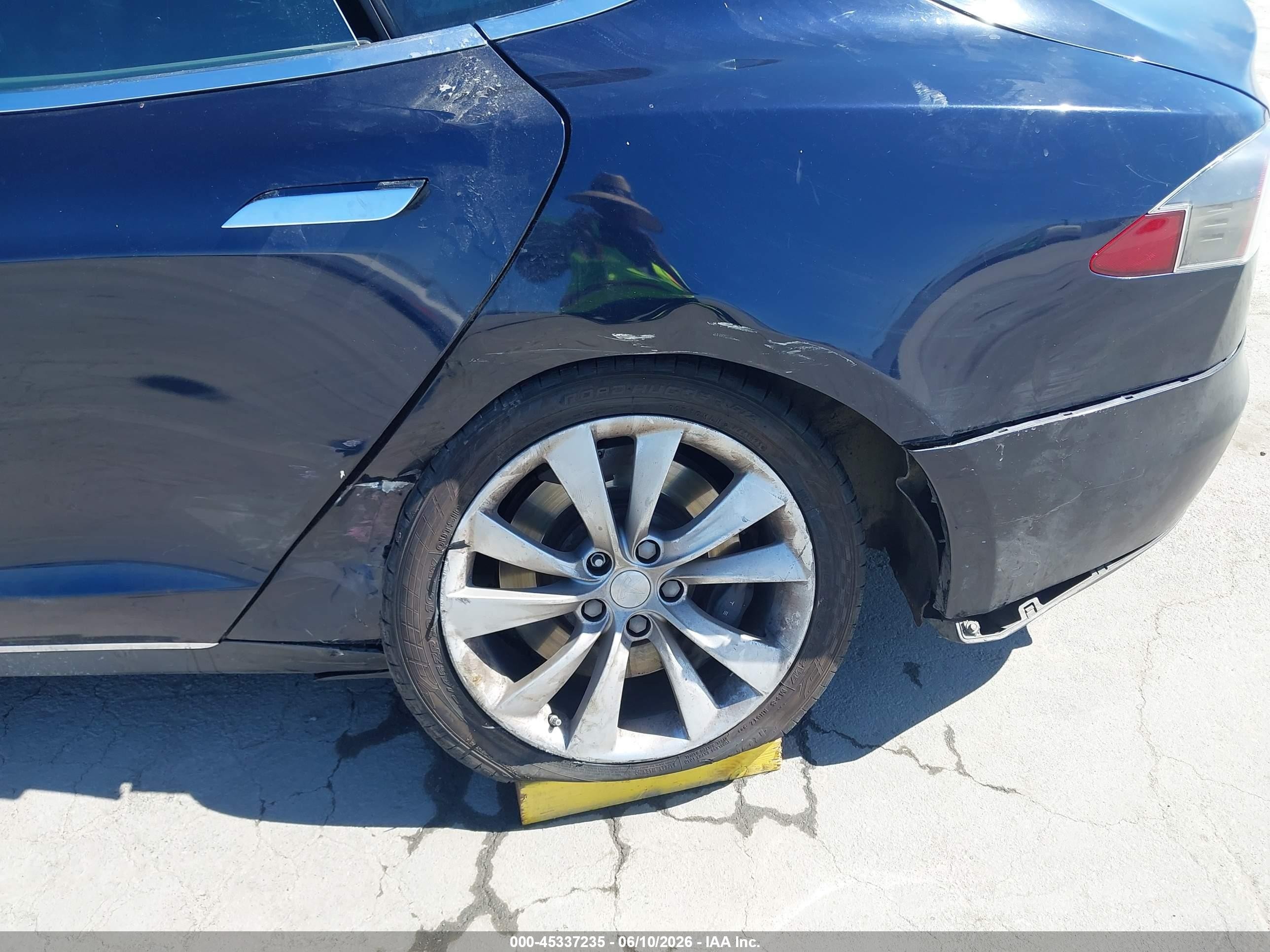 2013 Tesla Model S   Blue vin: 5YJSA1CN2DFP26372