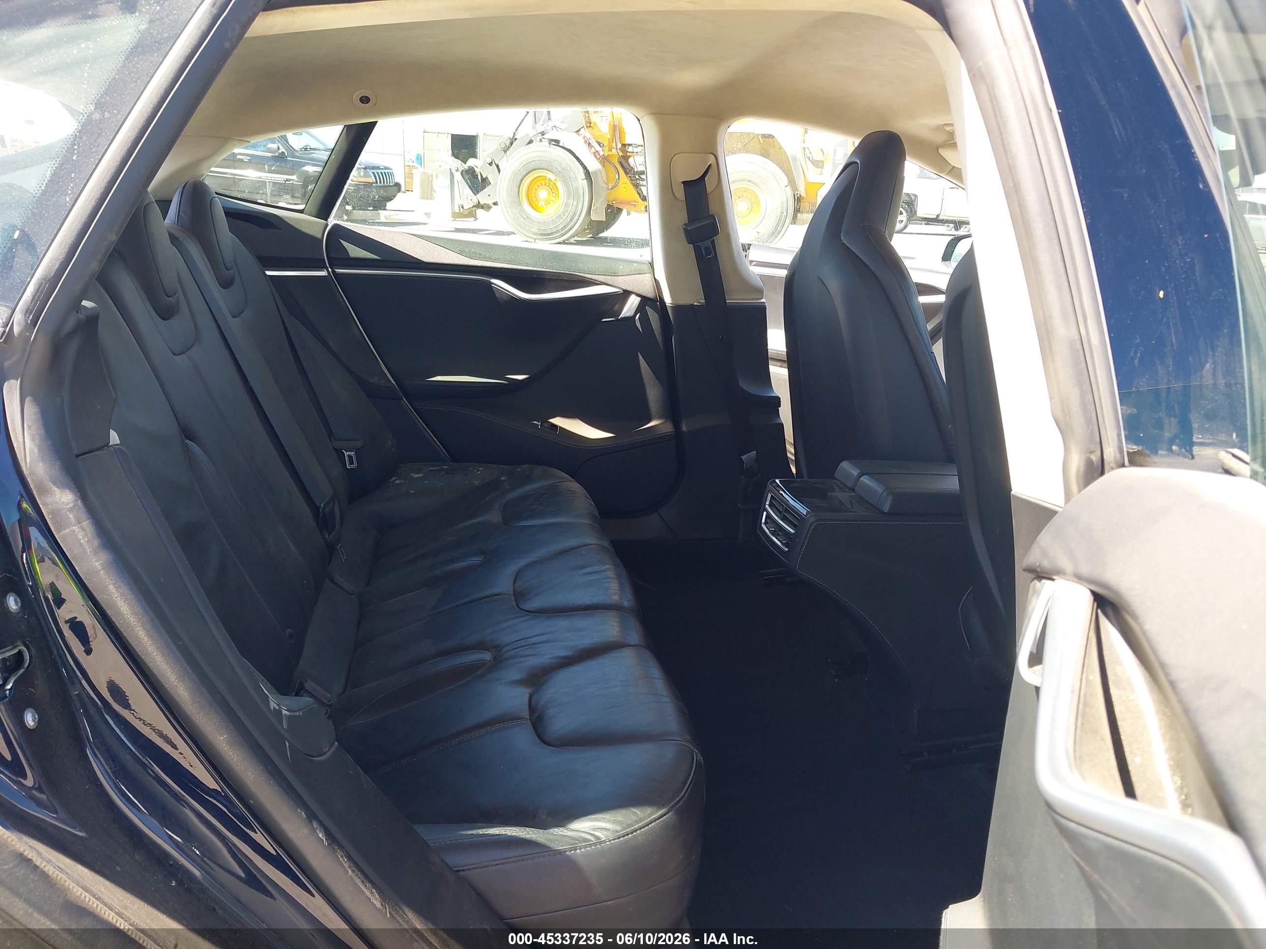 2013 Tesla Model S   Blue vin: 5YJSA1CN2DFP26372