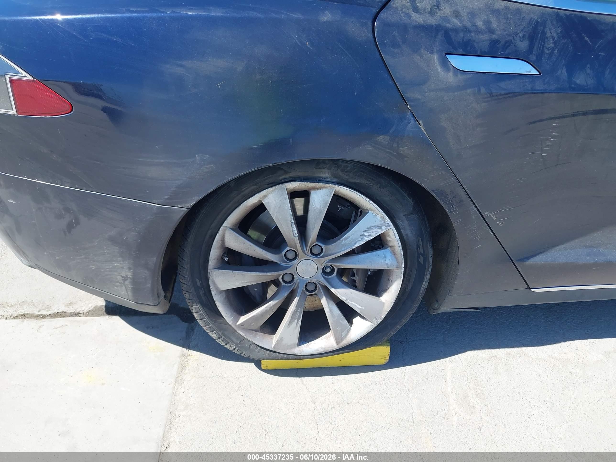 2013 Tesla Model S   Blue vin: 5YJSA1CN2DFP26372