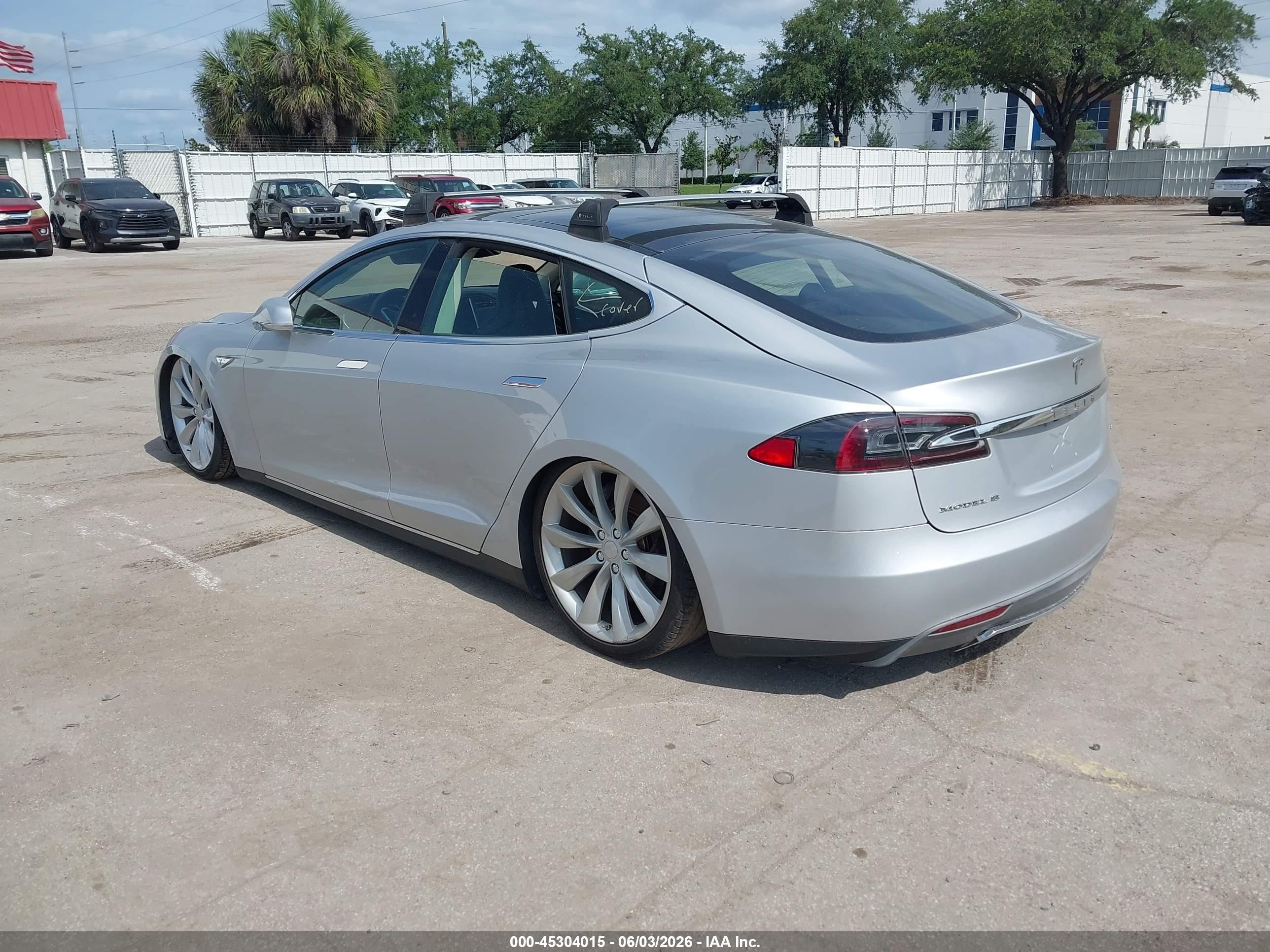 2013 Tesla Model S   Silver vin: 5YJSA1CN4DFP04115