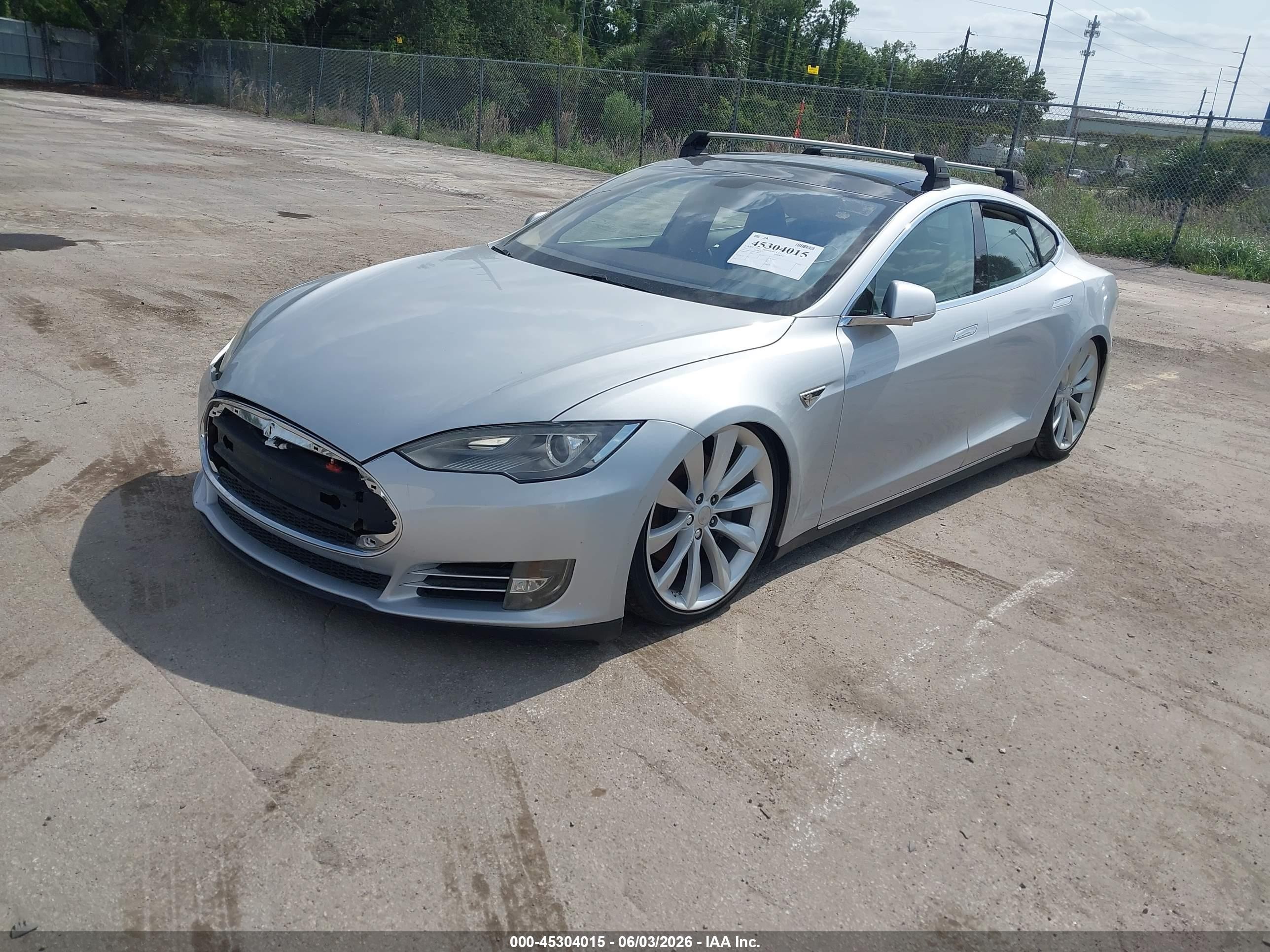 2013 Tesla Model S   Silver vin: 5YJSA1CN4DFP04115