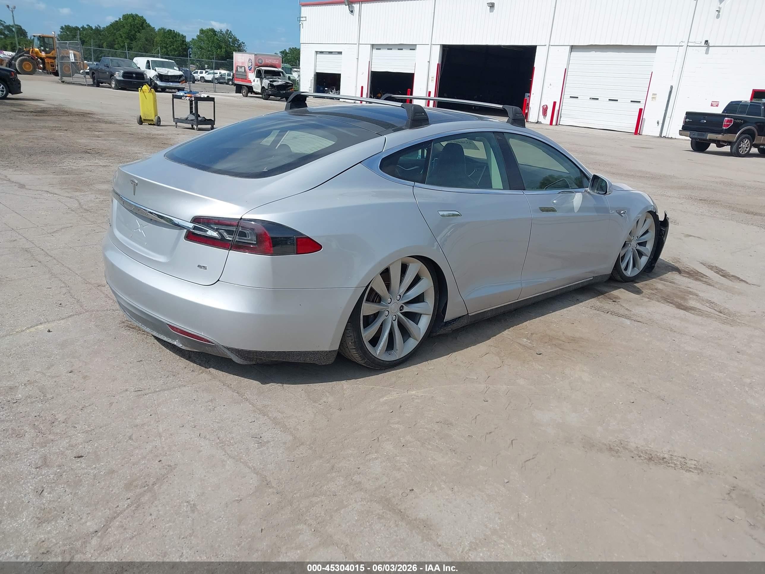 2013 Tesla Model S   Silver vin: 5YJSA1CN4DFP04115