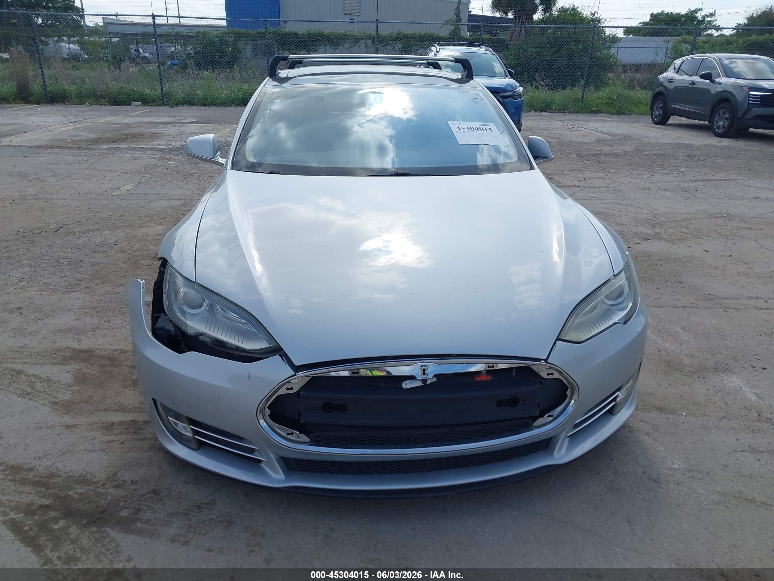 2013 Tesla Model S   Silver vin: 5YJSA1CN4DFP04115