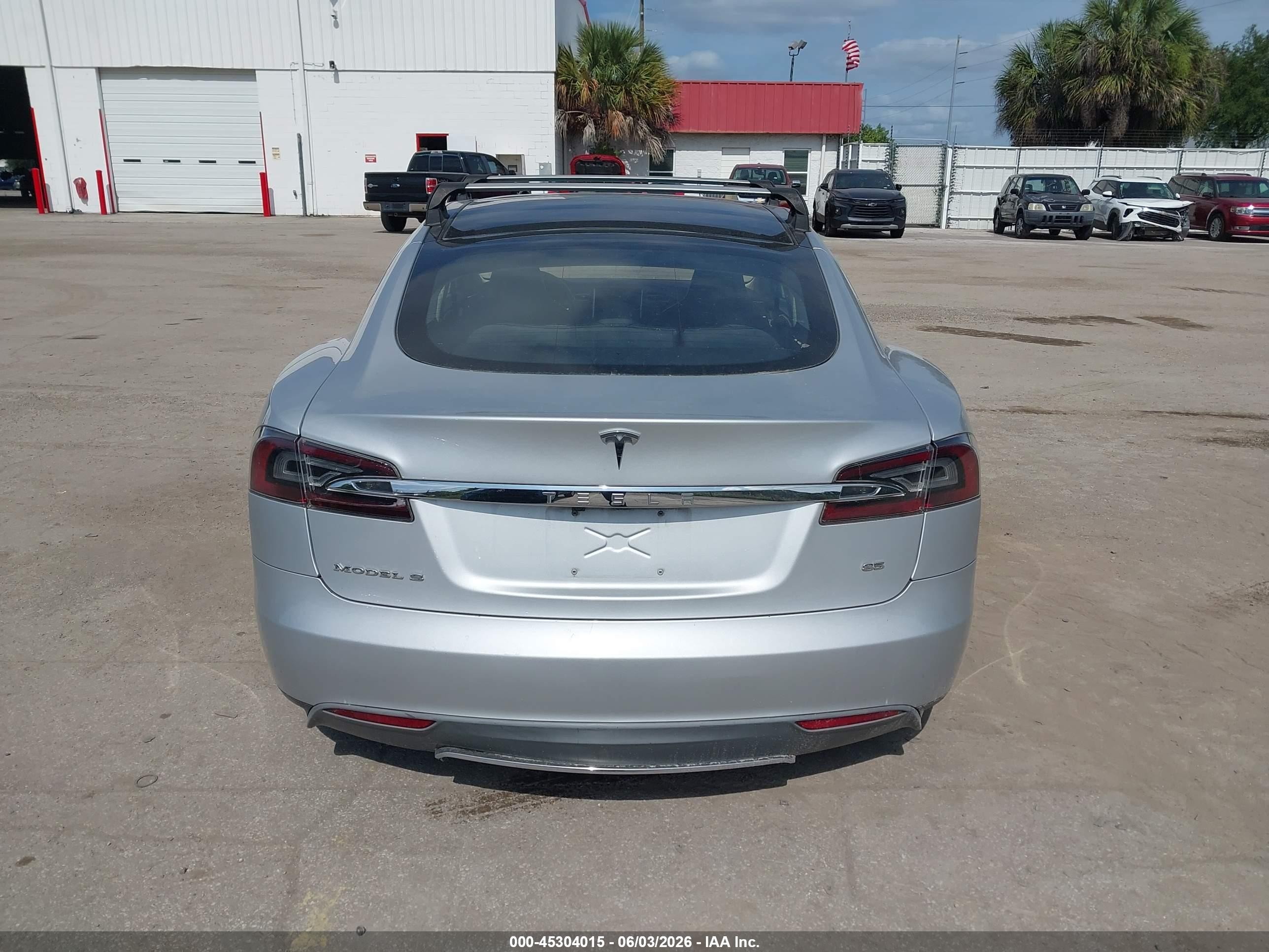 2013 Tesla Model S   Silver vin: 5YJSA1CN4DFP04115