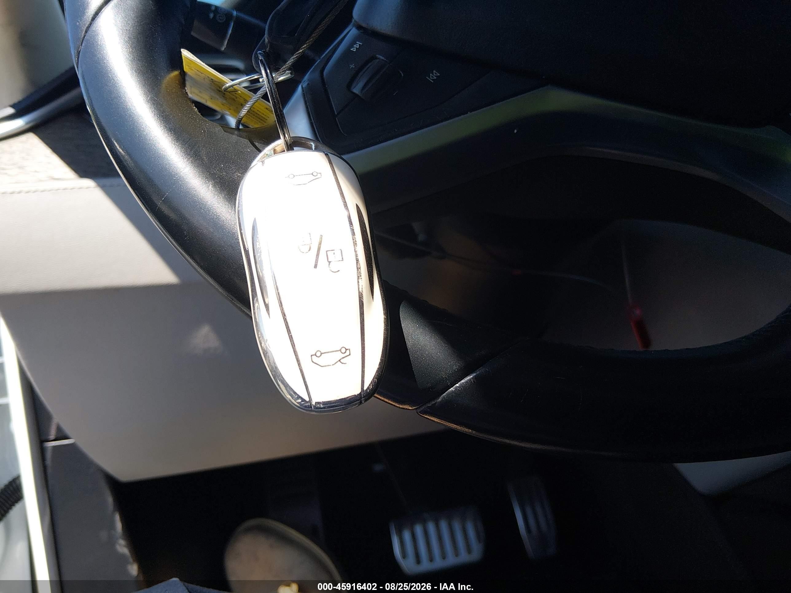 2013 Tesla Model S   White vin: 5YJSA1CN4DFP09864