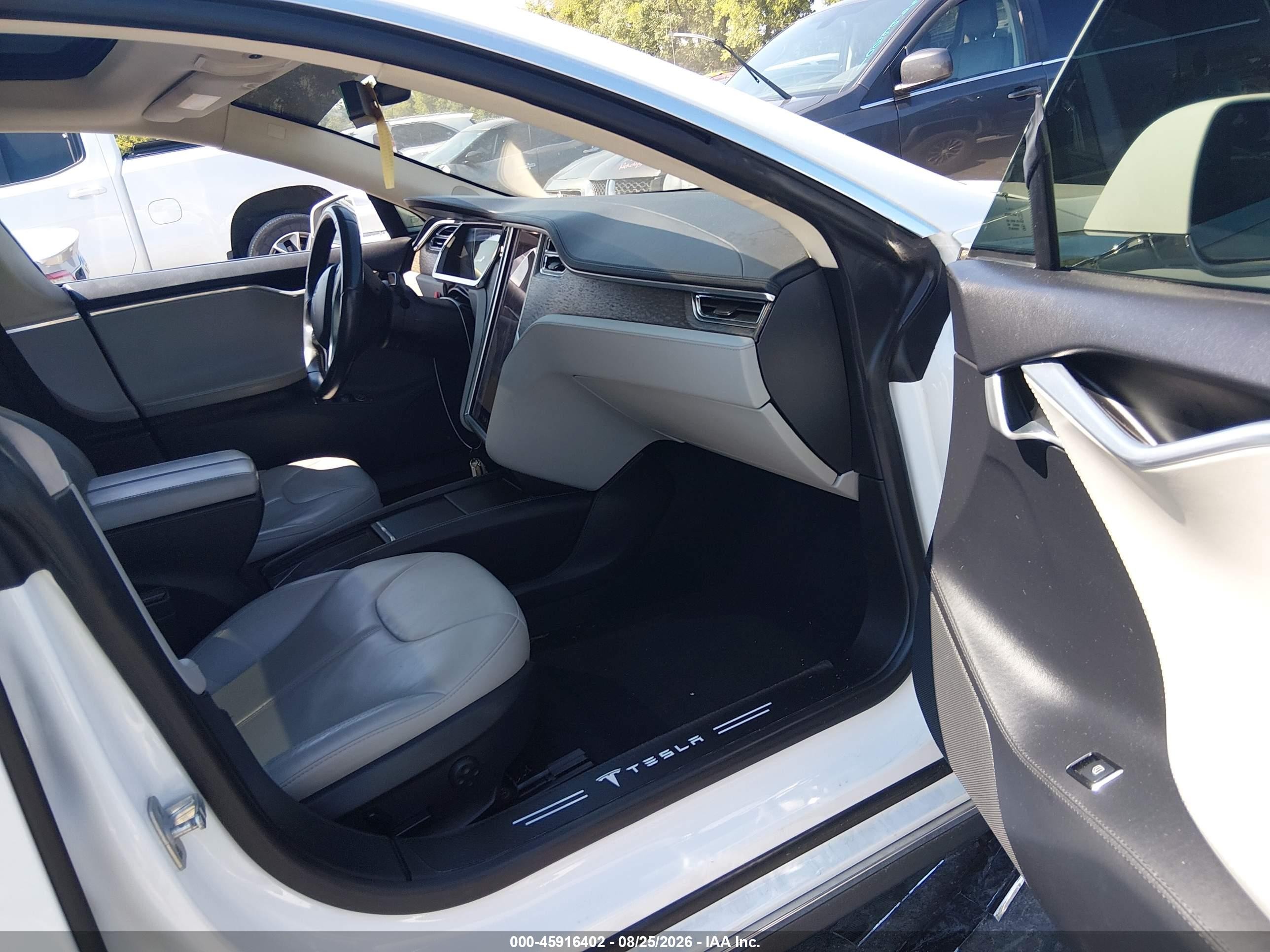 2013 Tesla Model S   White vin: 5YJSA1CN4DFP09864