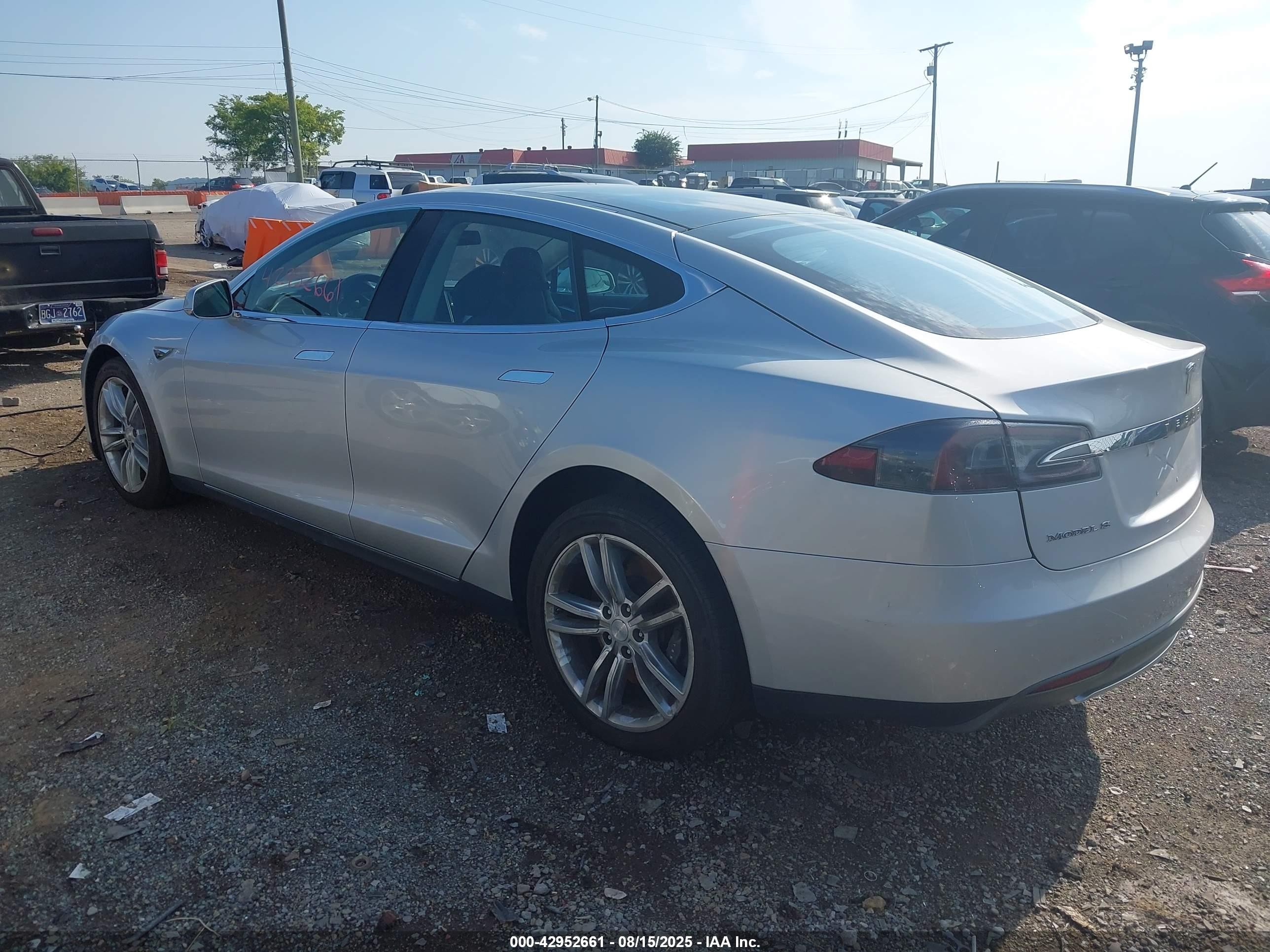 2013 Tesla Model S   Silver vin: 5YJSA1CN4DFP17253