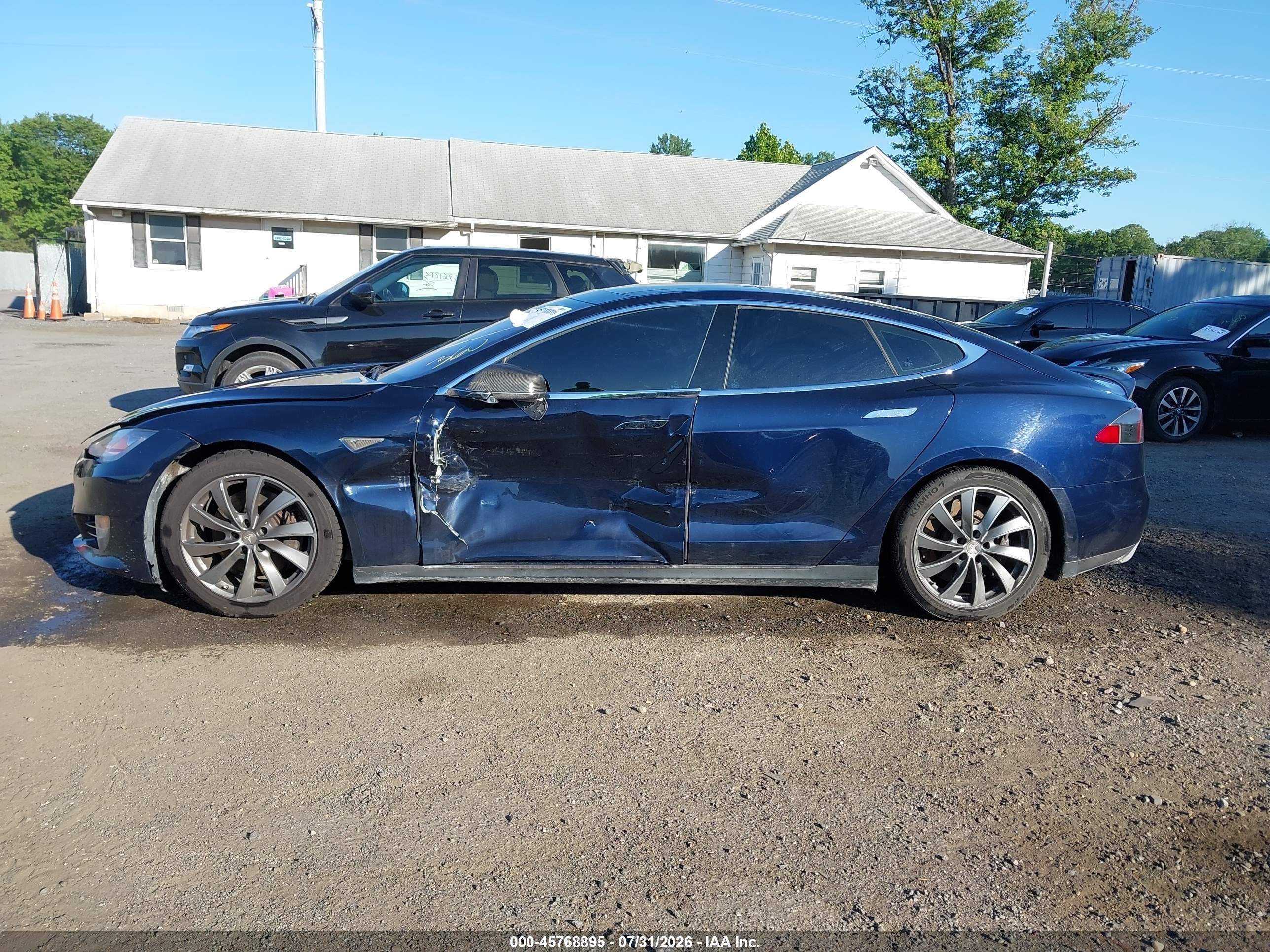 2013 Tesla Model S   Blue vin: 5YJSA1CN4DFP24316