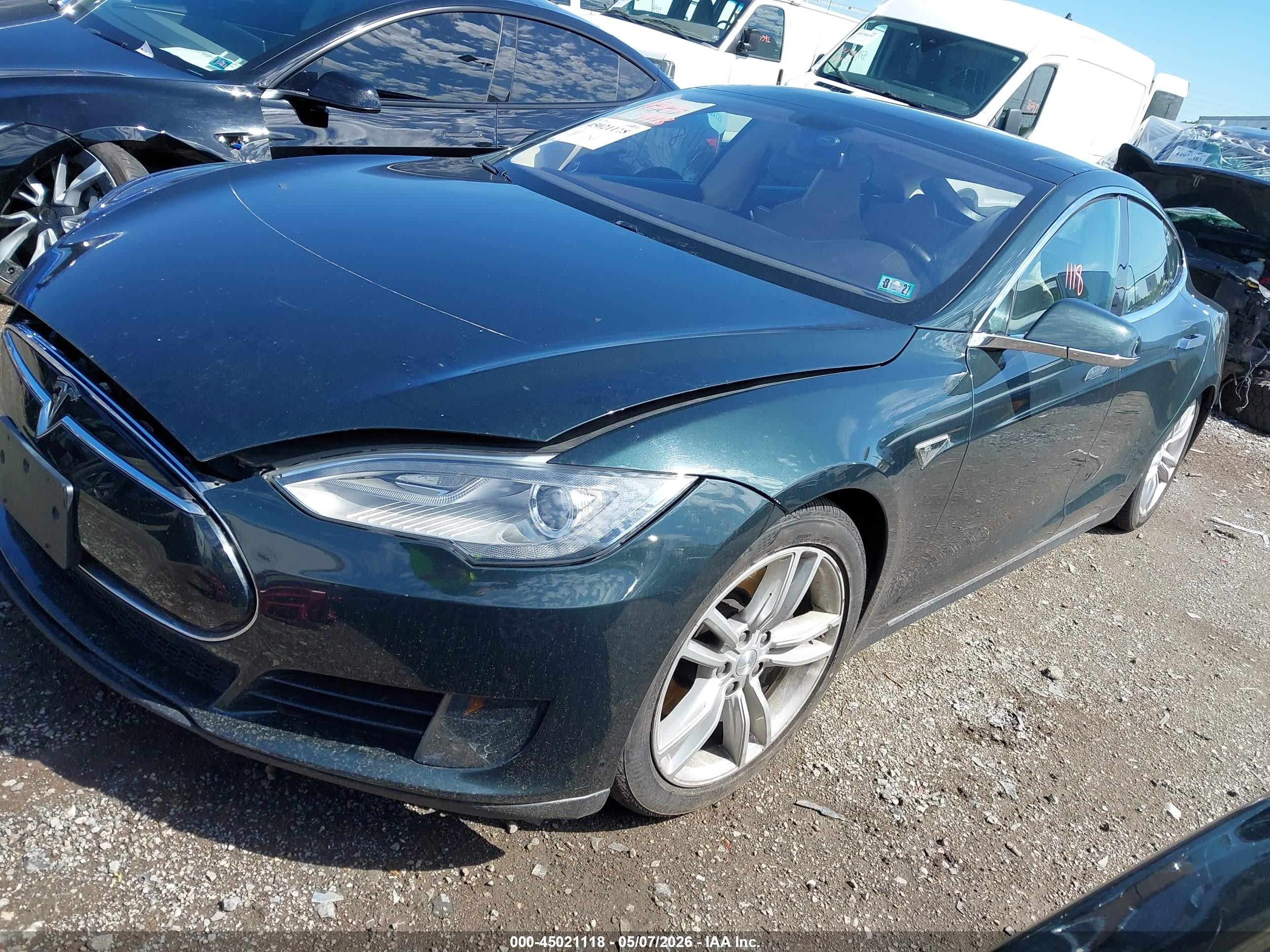 2013 Tesla Model S   Green vin: 5YJSA1CN5DFP03457