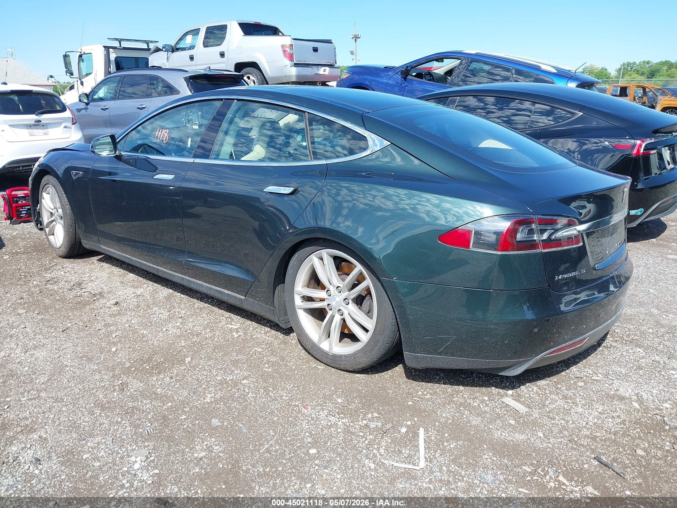 2013 Tesla Model S   Green vin: 5YJSA1CN5DFP03457