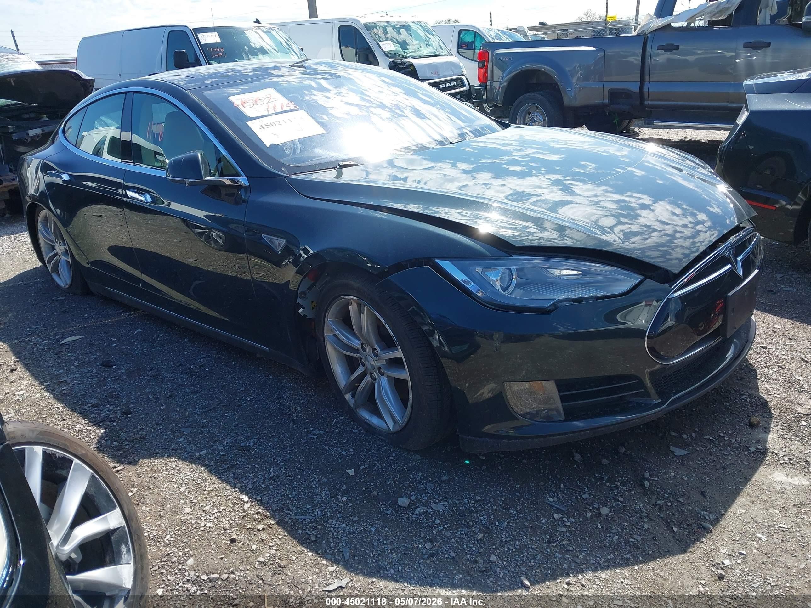 2013 Tesla Model S   Green vin: 5YJSA1CN5DFP03457