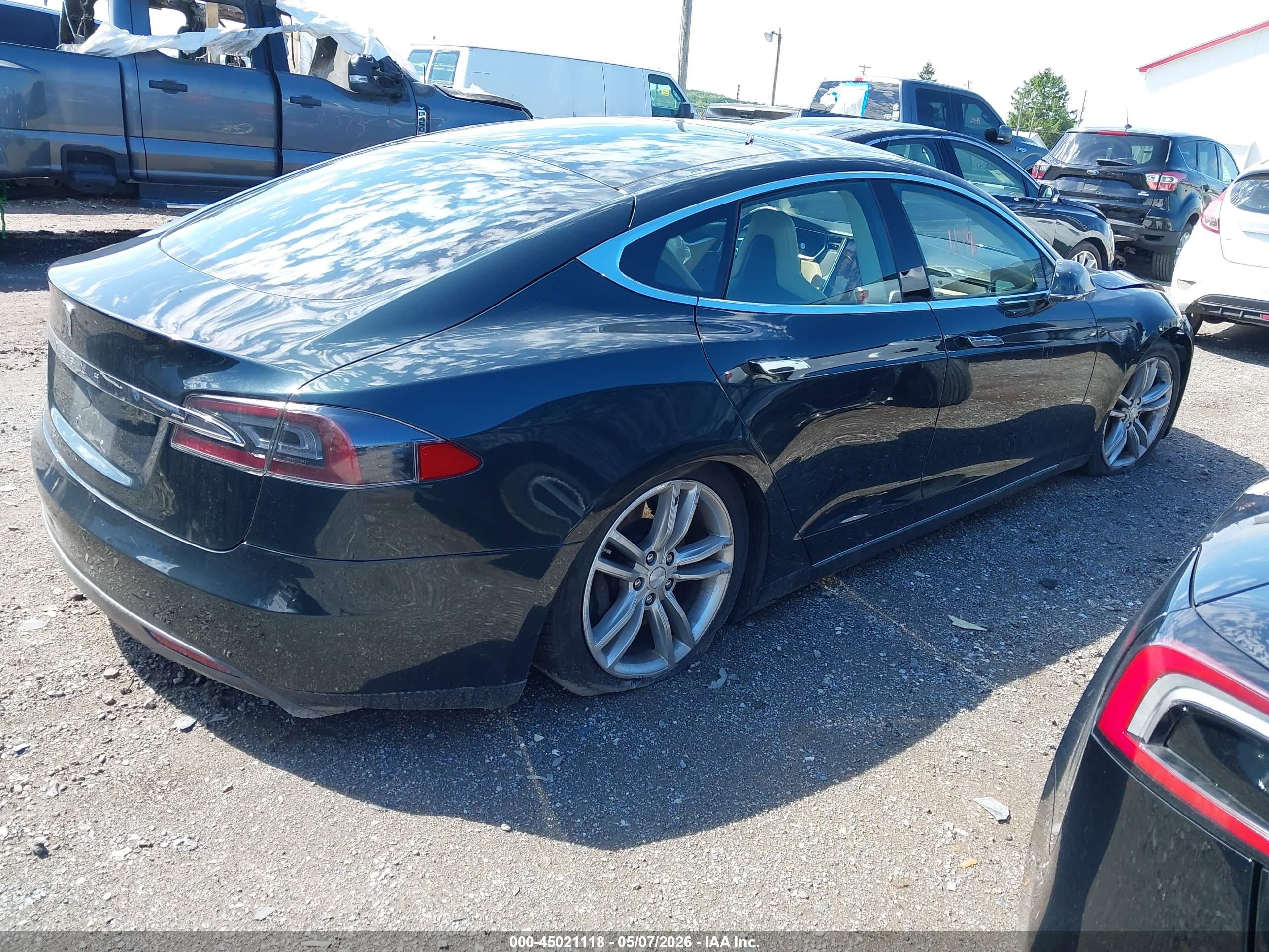 2013 Tesla Model S   Green vin: 5YJSA1CN5DFP03457